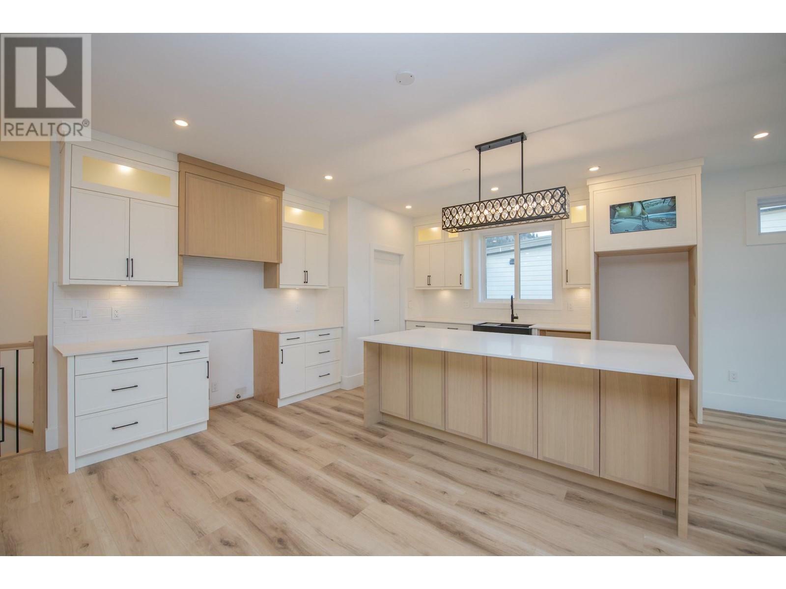 VERNON, British Columbia, V1H 2K9, CA, 4 Bedrooms Bedrooms, ,4 BathroomsBathrooms,Residential,For Sale,1838504