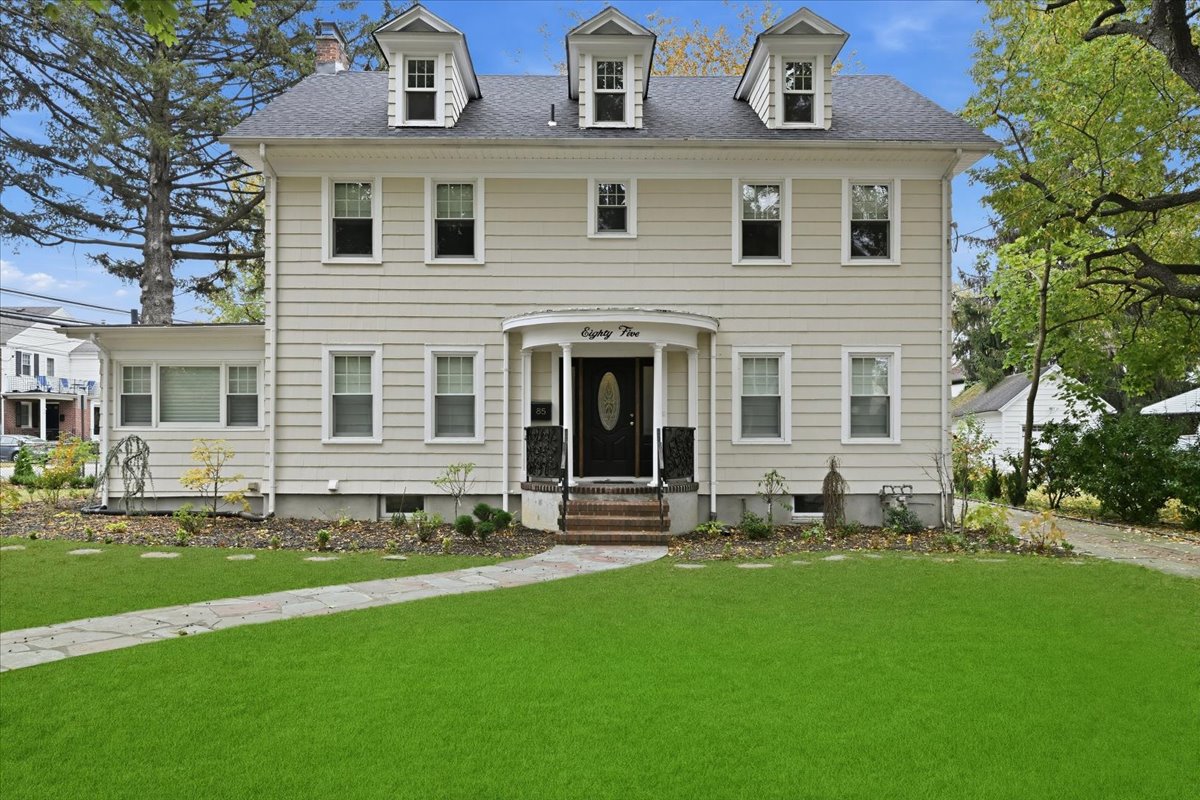 Floral Park, New York, 11001, United States, 4 Bedrooms Bedrooms, ,4 BathroomsBathrooms,Residential,For Sale,1977221
