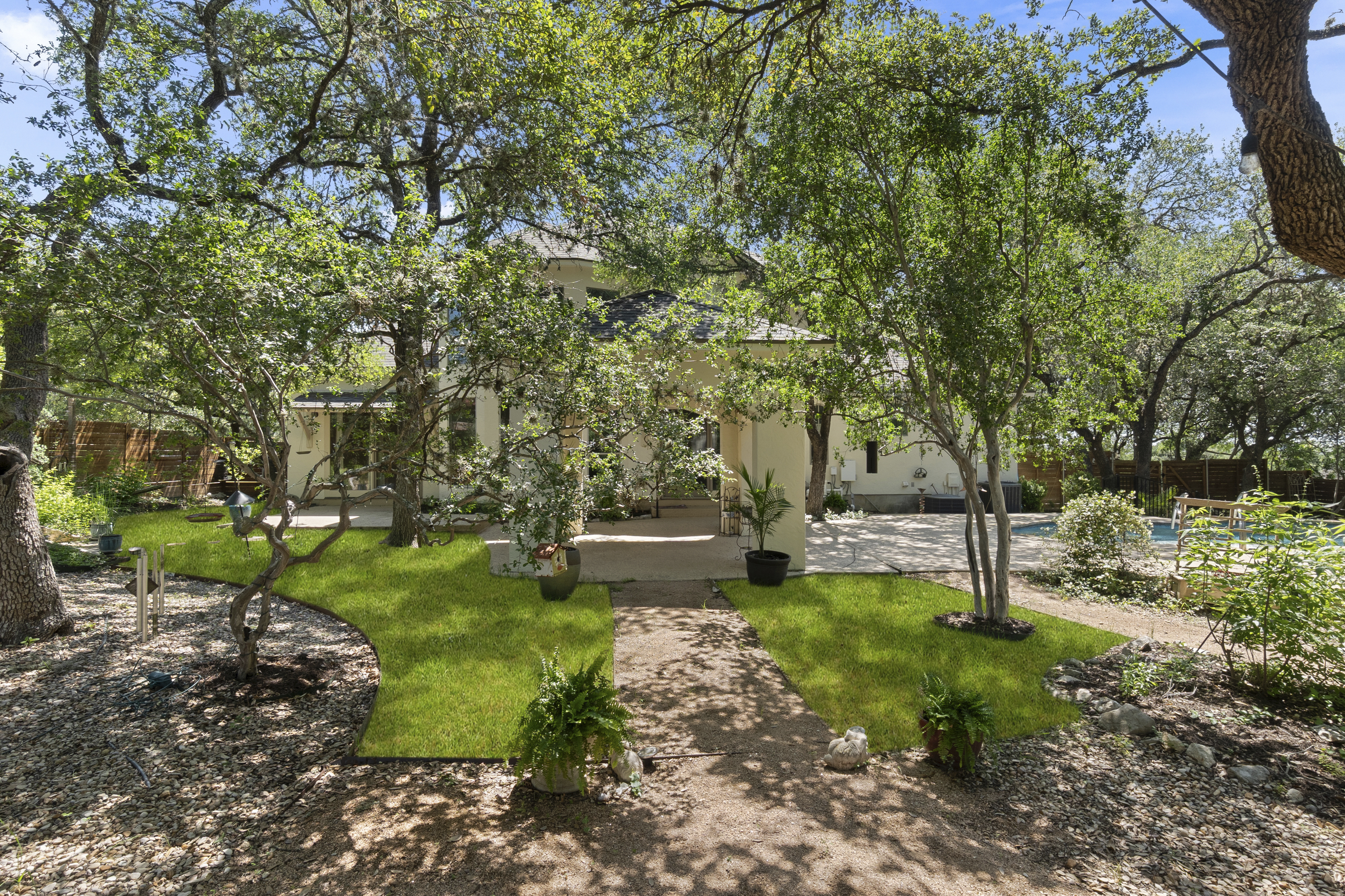  Stunning Custom Home with Expansive Outdoor Entertaining - 物件實景