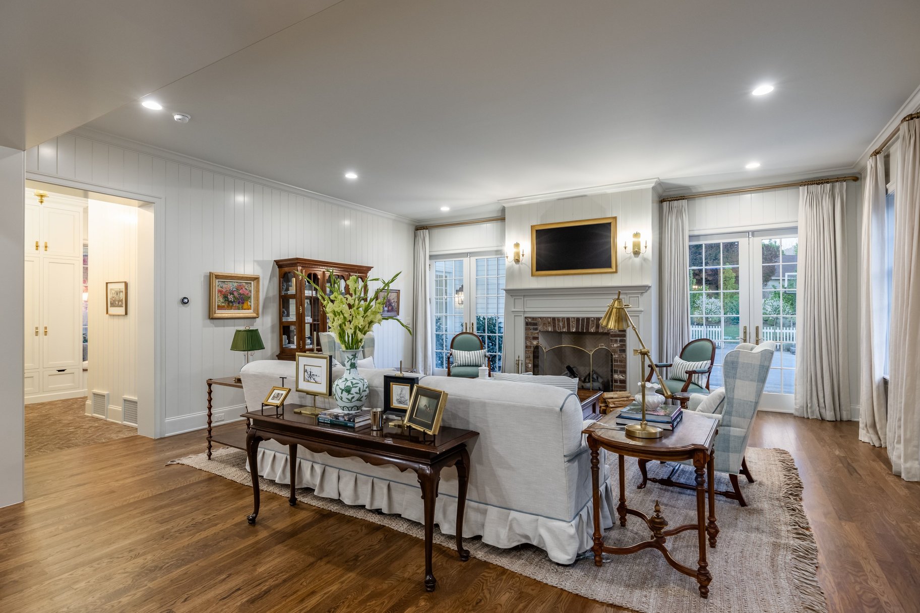  Timeless Colonial Charm Meets Refined Modern Luxury In This Storybook Retreat - 物件實景