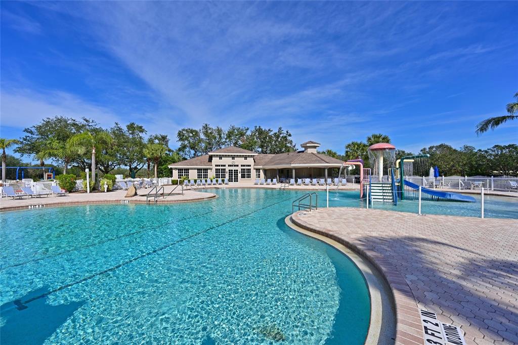 Bradenton, Florida, 34212, United States, 2 Bedrooms Bedrooms, ,2 BathroomsBathrooms,Residential,For Sale,1948137