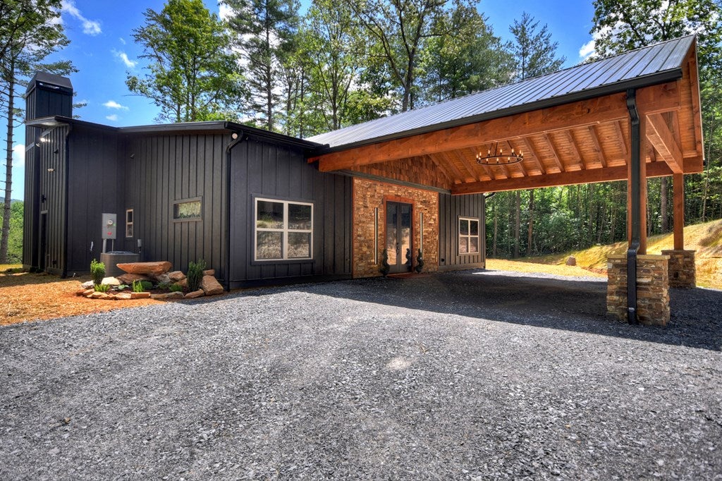 Mineral Bluff, Georgia, 30559, United States, 3 Bedrooms Bedrooms, ,3 BathroomsBathrooms,Residential,For Sale,1871294