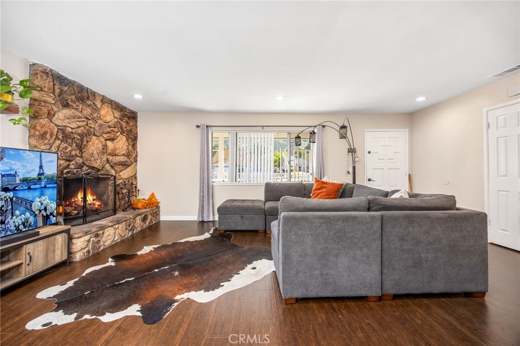 Canyon Lake, California, 92587, United States, 3 Bedrooms Bedrooms, ,2 BathroomsBathrooms,Residential,For Sale,2017338