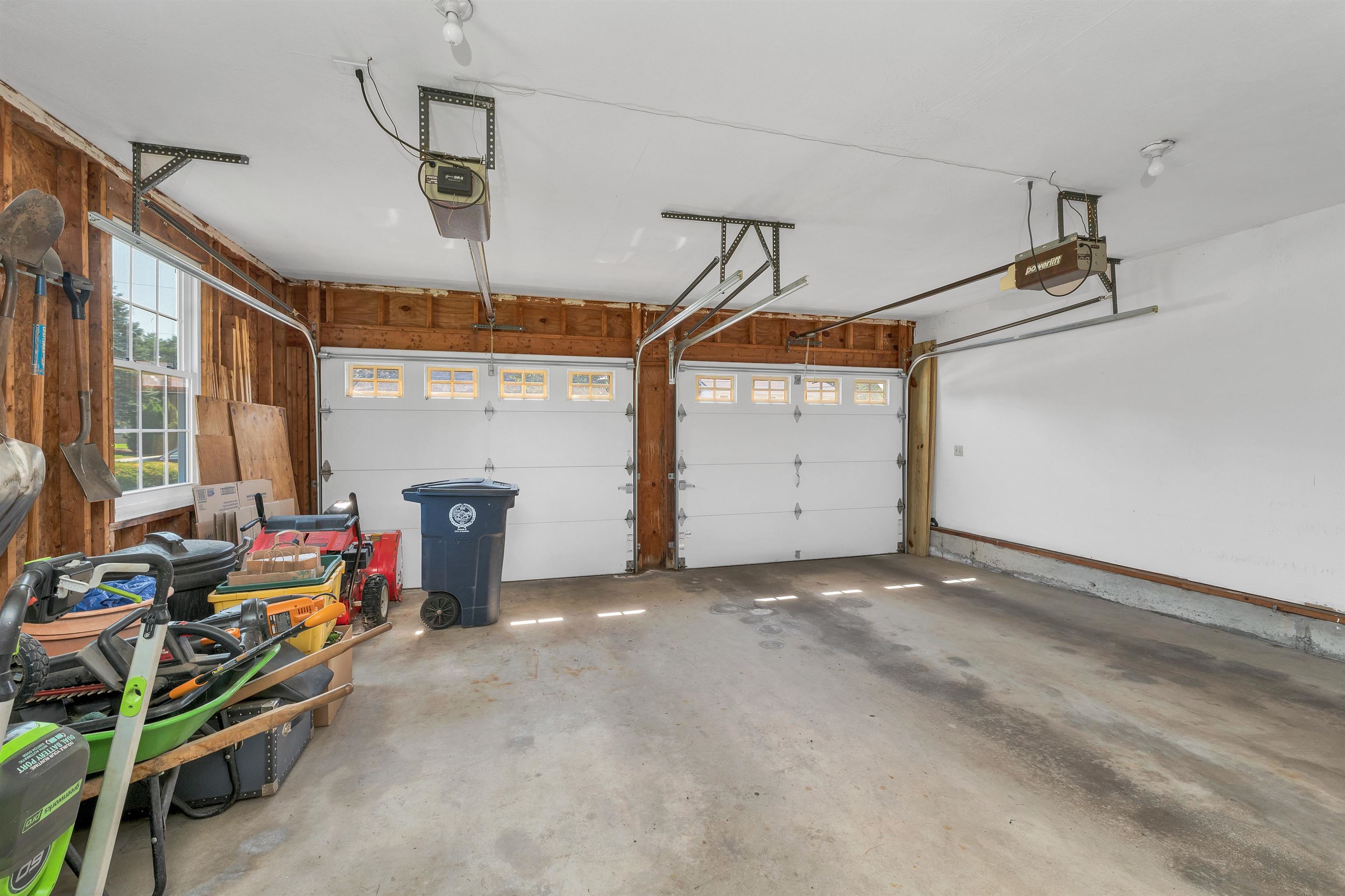 Nashua, New Hampshire, 03064, United States, 4 Bedrooms Bedrooms, ,3 BathroomsBathrooms,Residential,For Sale,1925395