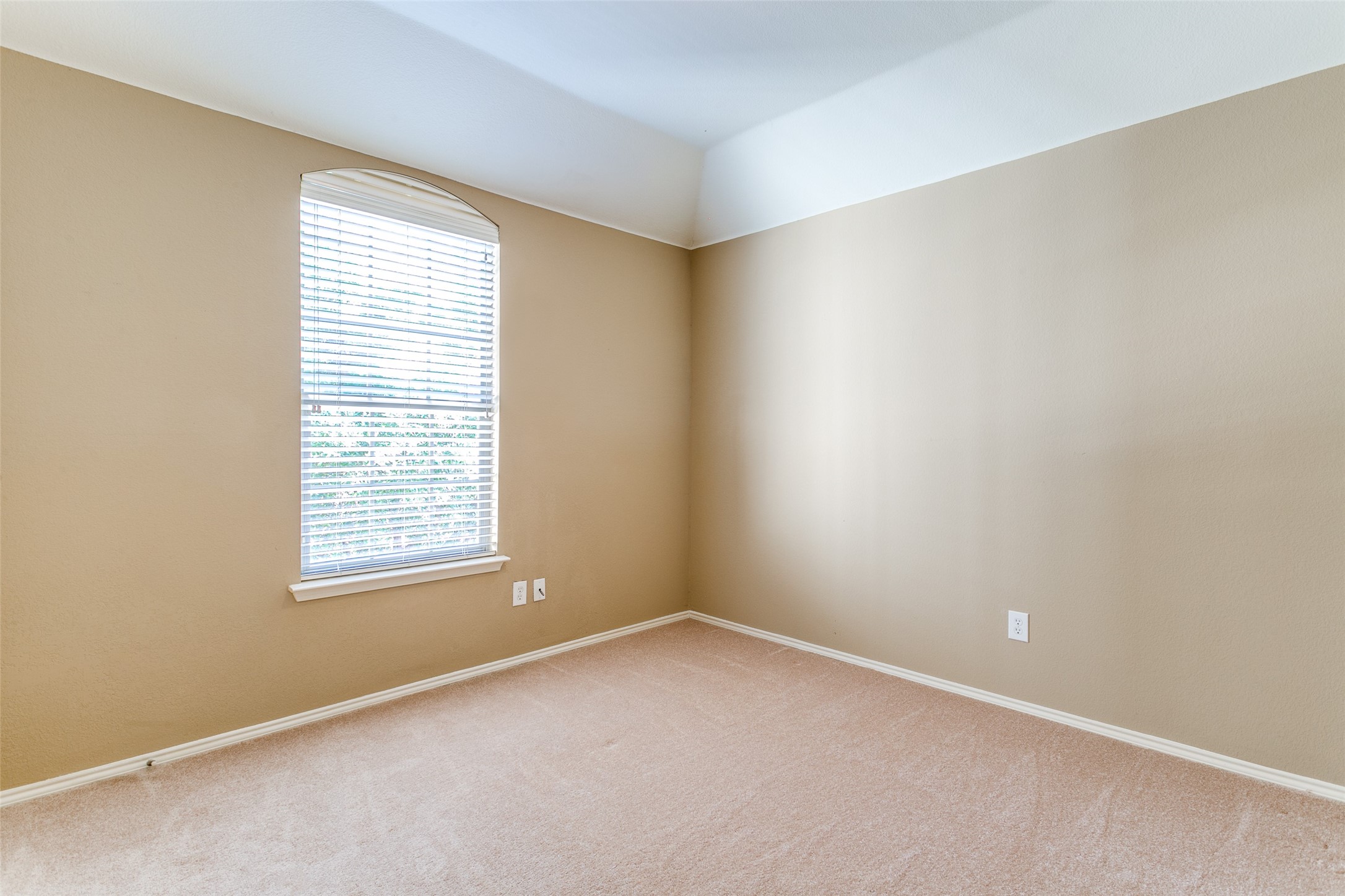 Corinth, Texas, 76208, United States, 4 Bedrooms Bedrooms, ,4 BathroomsBathrooms,Residential,For Sale,1839023