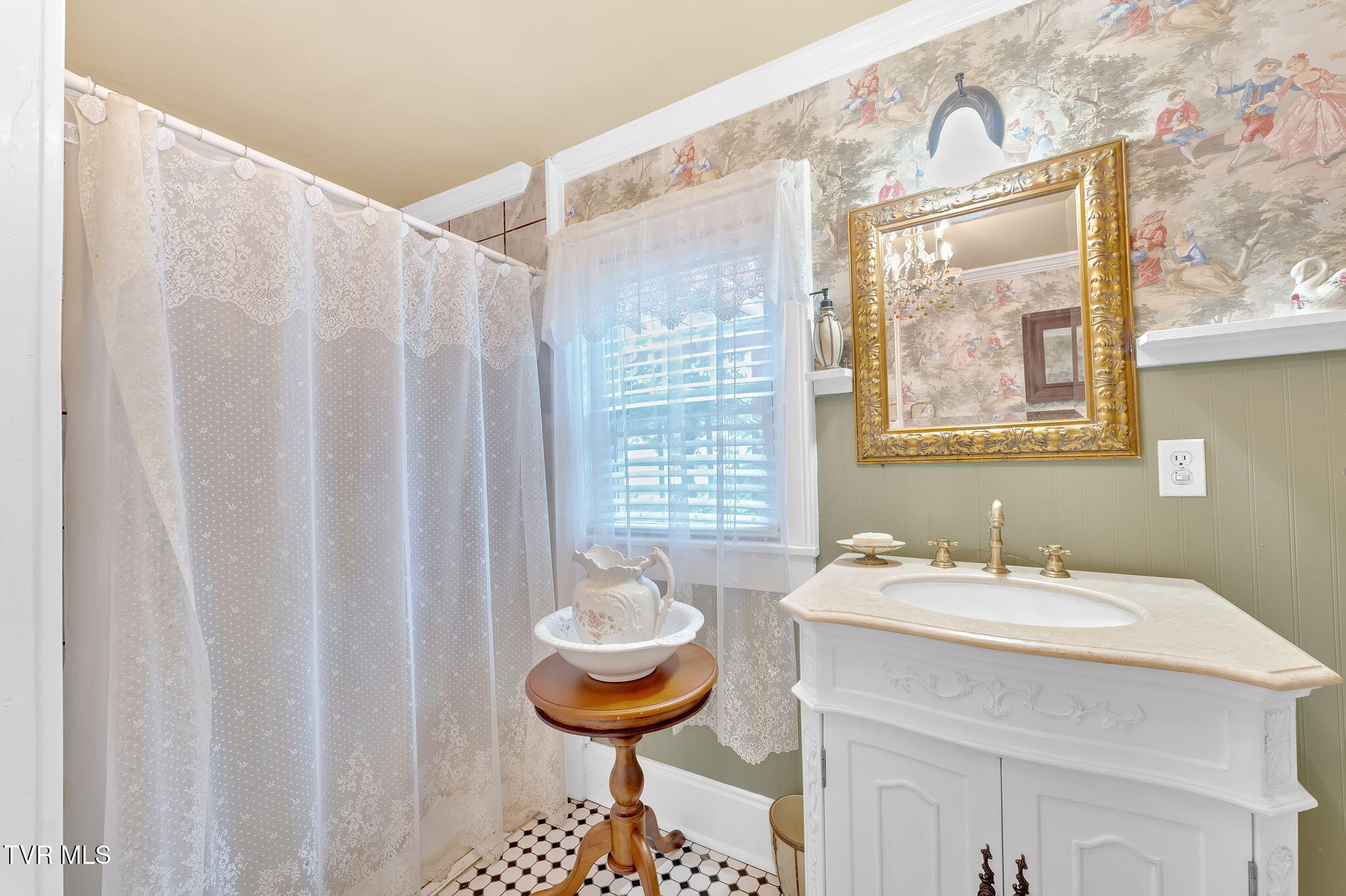 Roan Mountain, Tennessee, 37687, United States, 4 Bedrooms Bedrooms, ,2 BathroomsBathrooms,Residential,For Sale,2010992