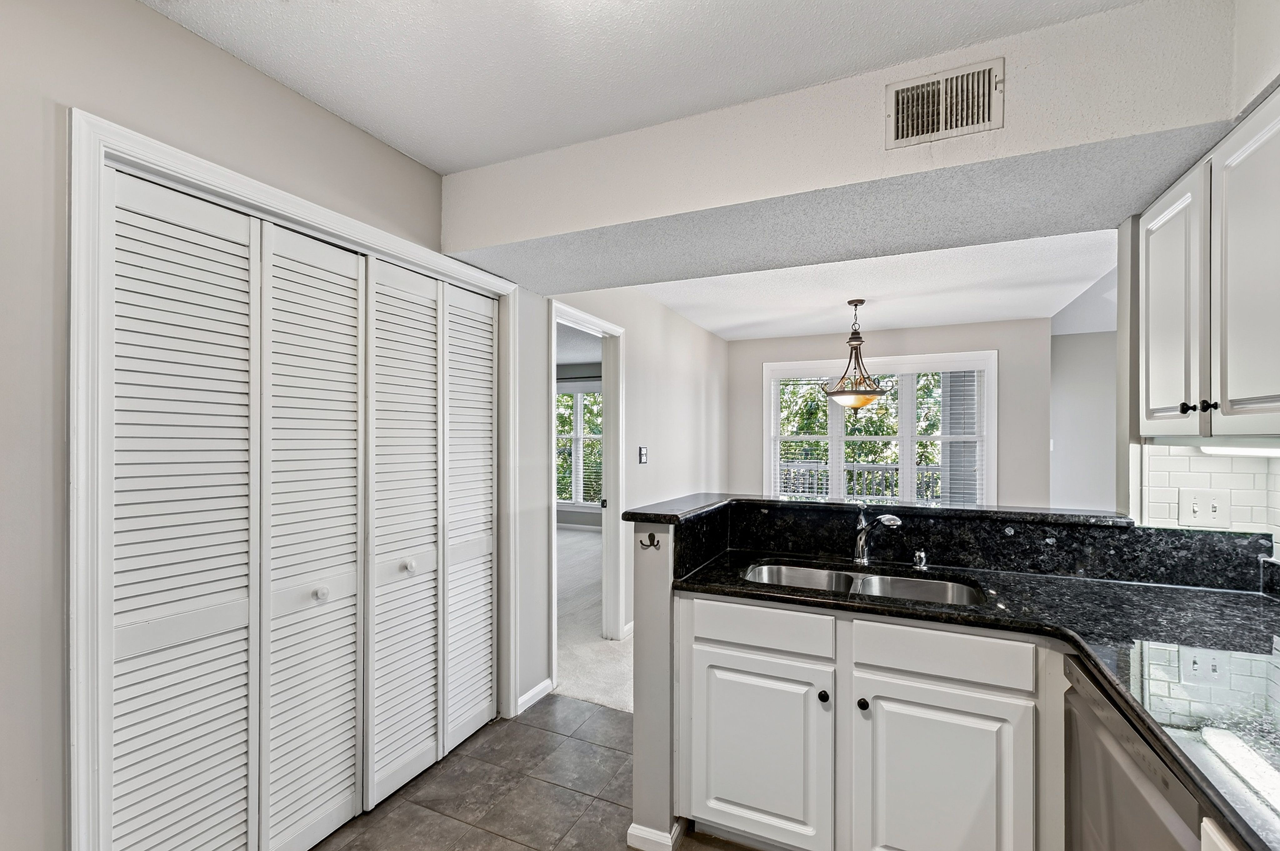  1061 Wirewood Drive, Raleigh, NC 27605 - 物件實景