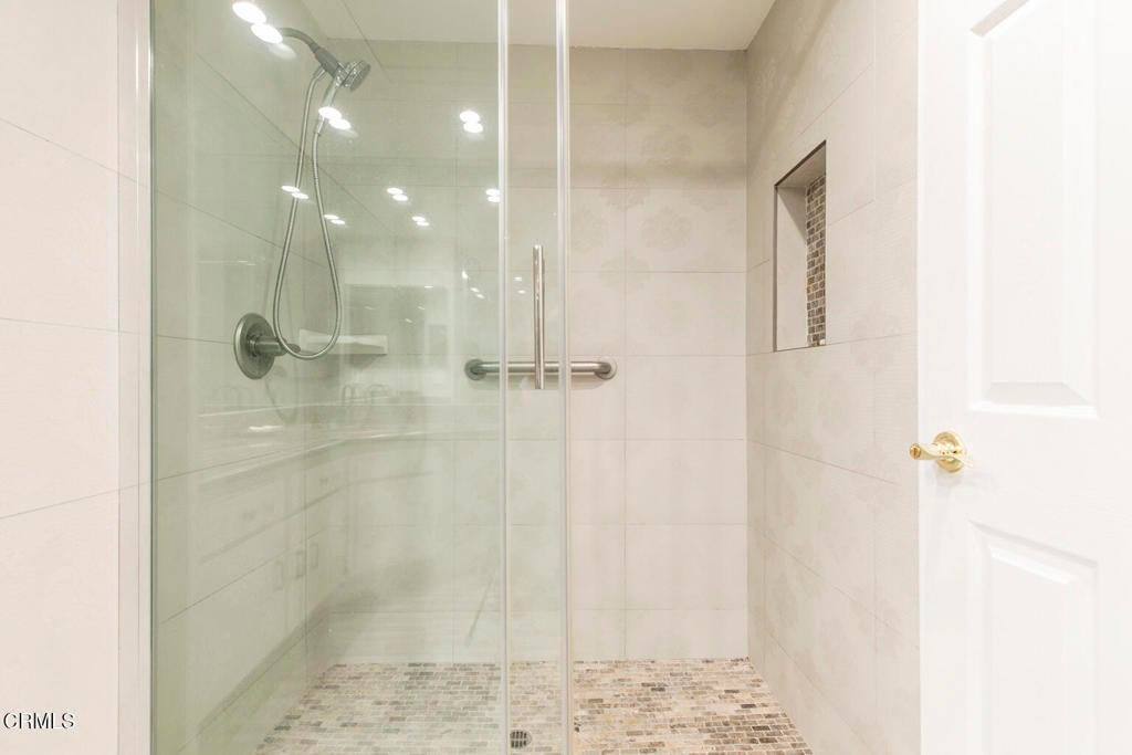 Los Angeles, California, 91352, United States, 5 Bedrooms Bedrooms, ,5 BathroomsBathrooms,Residential,For Sale,1941617