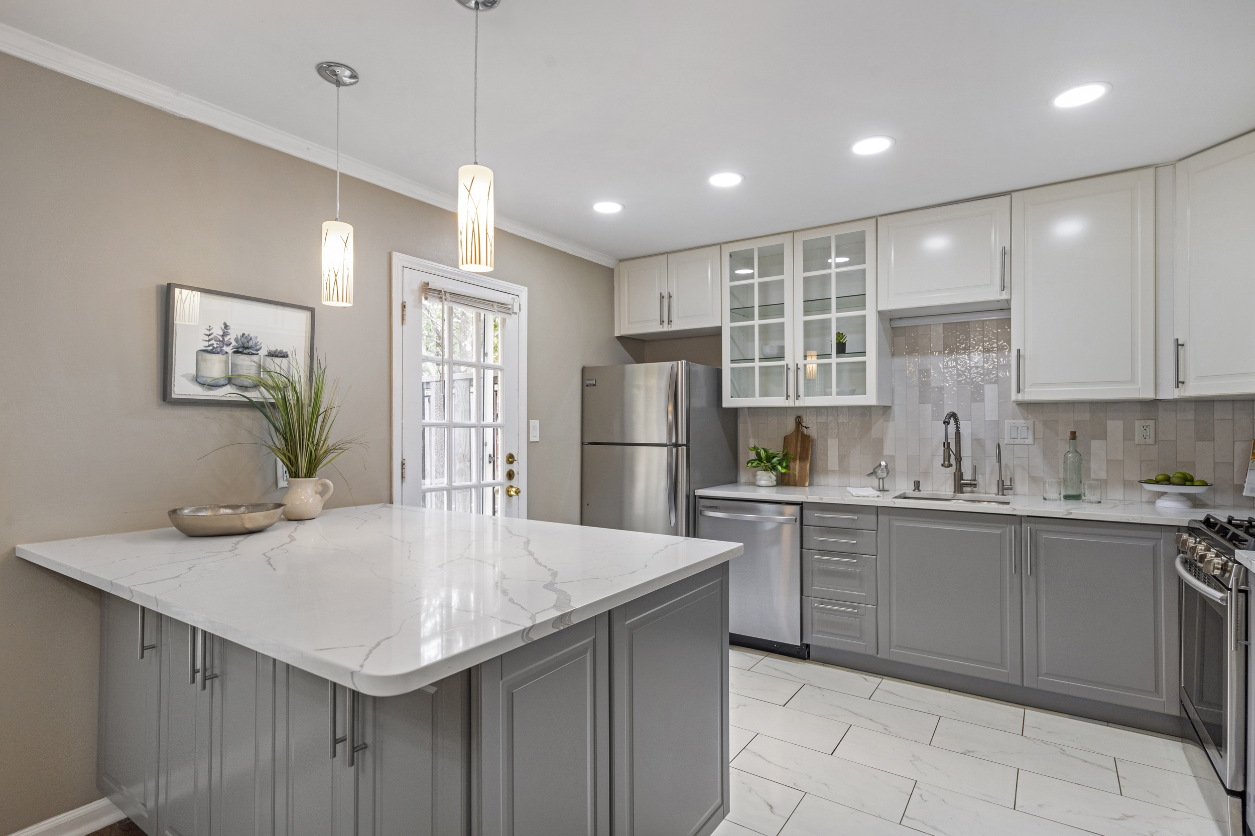  Bright, Stylish and Beautifully Updated Two Bedroom Townhome - 物件實景