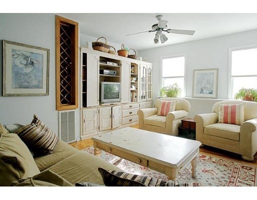 Newton, Massachusetts, 02464, United States, 3 Bedrooms Bedrooms, ,2 BathroomsBathrooms,Residential,For Sale,2000797