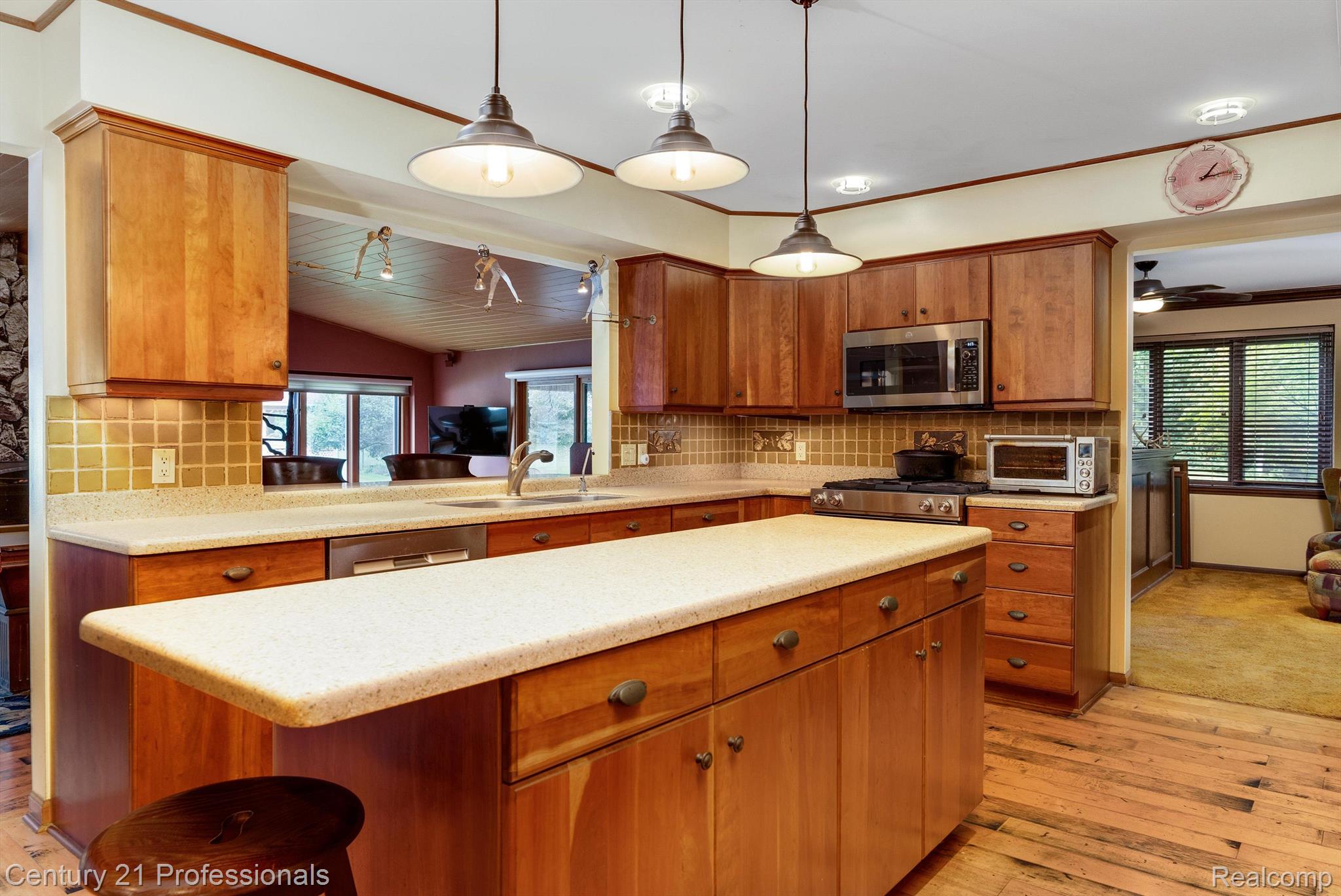 Holly, Michigan, 48442, United States, 4 Bedrooms Bedrooms, ,4 BathroomsBathrooms,Residential,For Sale,1943640