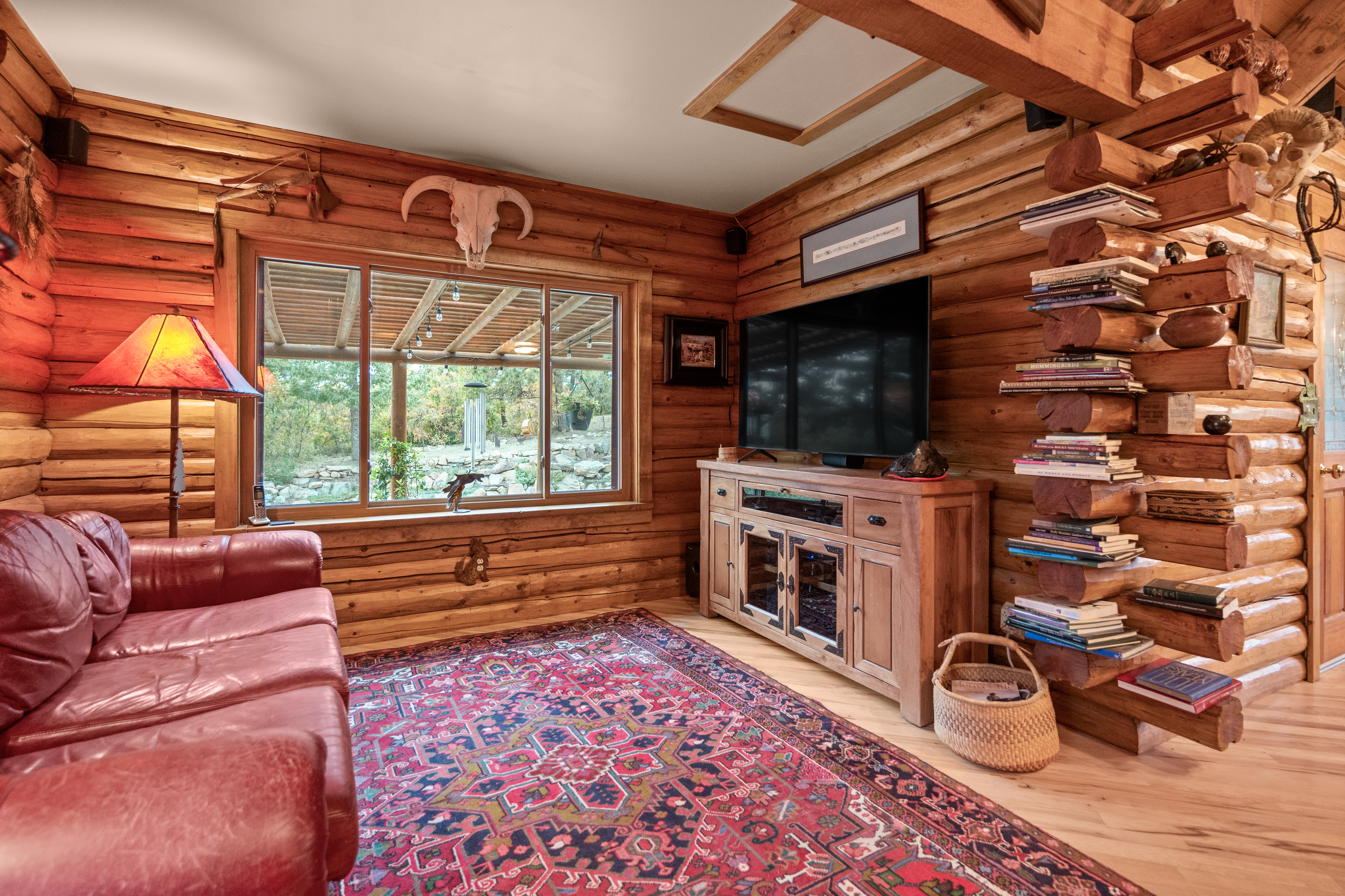  Chatfield Reservoir Log Home on Horse-Friendly 5 Acres with Wrap-Around Decks - 物件實景