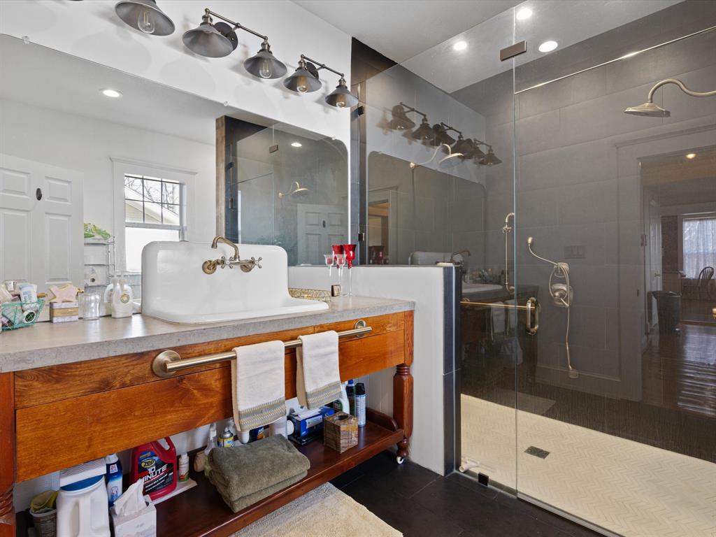 Waxahachie, Texas, 75165, United States, 5 Bedrooms Bedrooms, ,3 BathroomsBathrooms,Residential,For Sale,1983895