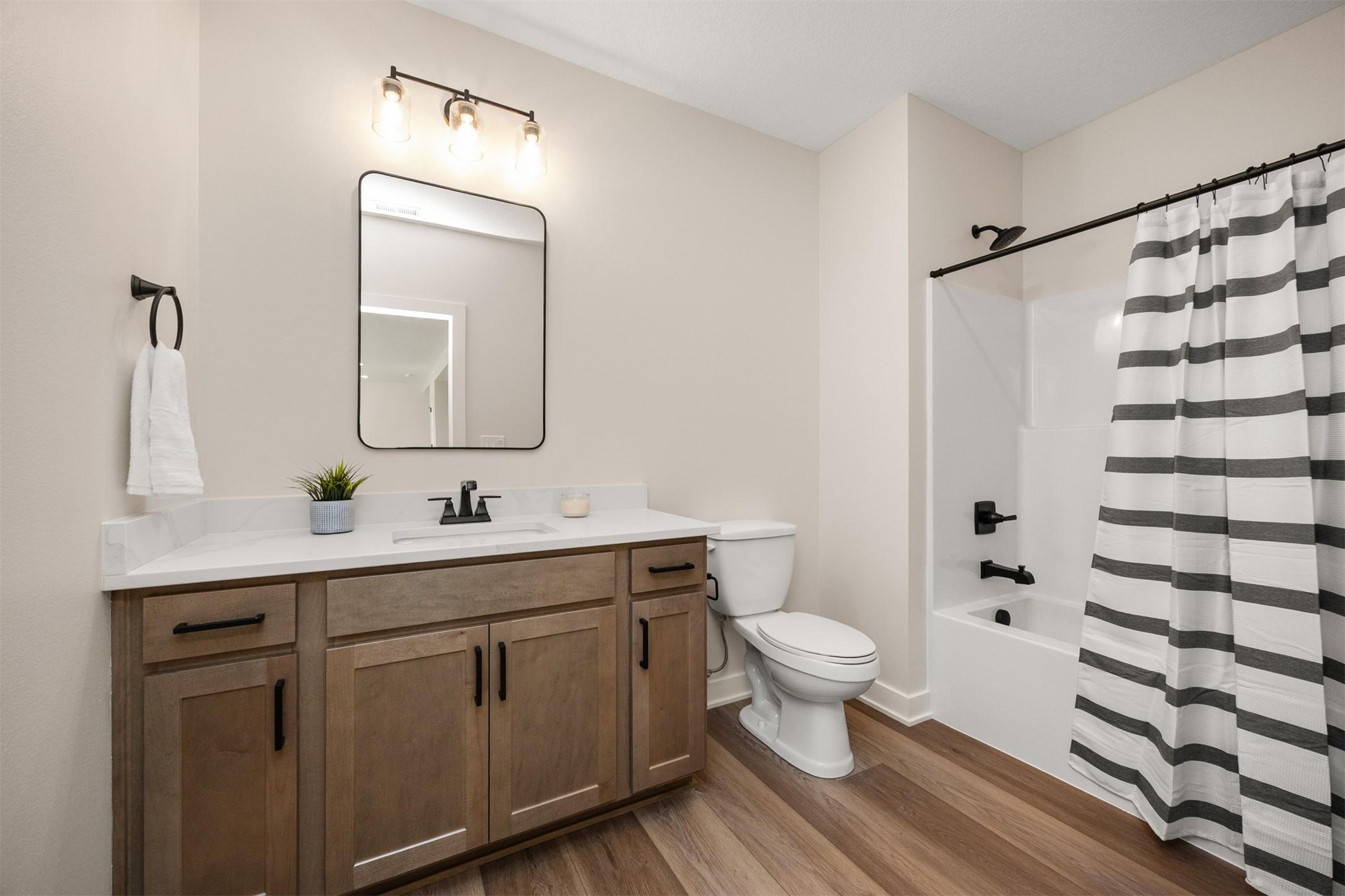 Urbandale, Iowa, 50323, United States, 4 Bedrooms Bedrooms, ,3 BathroomsBathrooms,Residential,For Sale,1975900