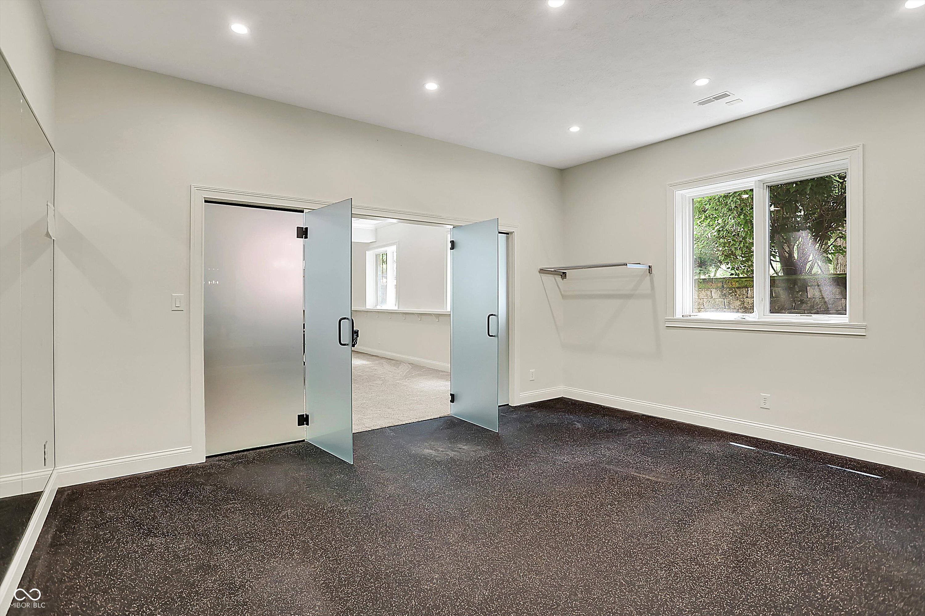 Noblesville, Indiana, 46062, United States, 6 Bedrooms Bedrooms, ,9 BathroomsBathrooms,Residential,For Sale,1979033