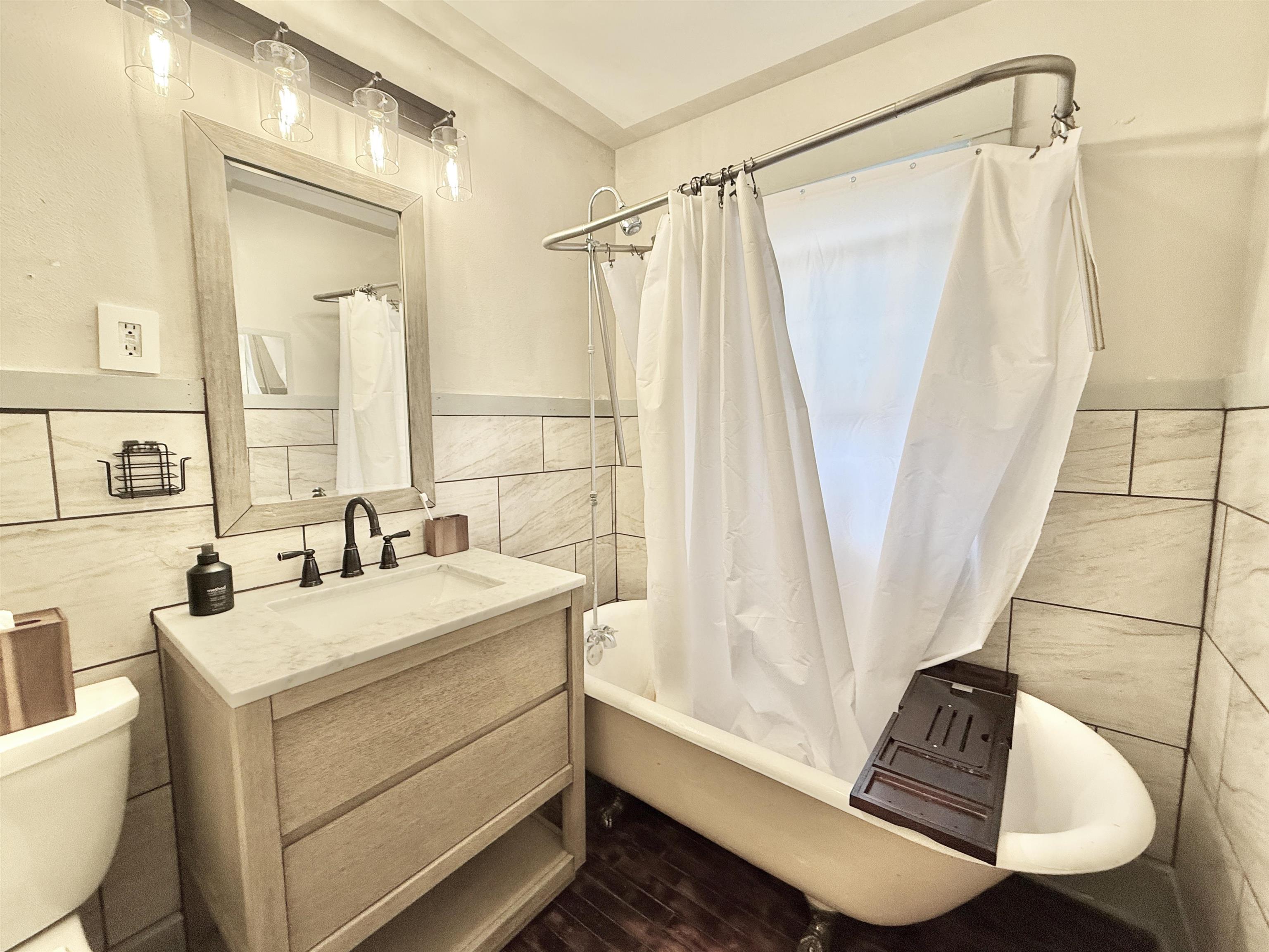 Madison, Wisconsin, 53703, United States, 5 Bedrooms Bedrooms, ,2 BathroomsBathrooms,Residential,For Sale,1979001