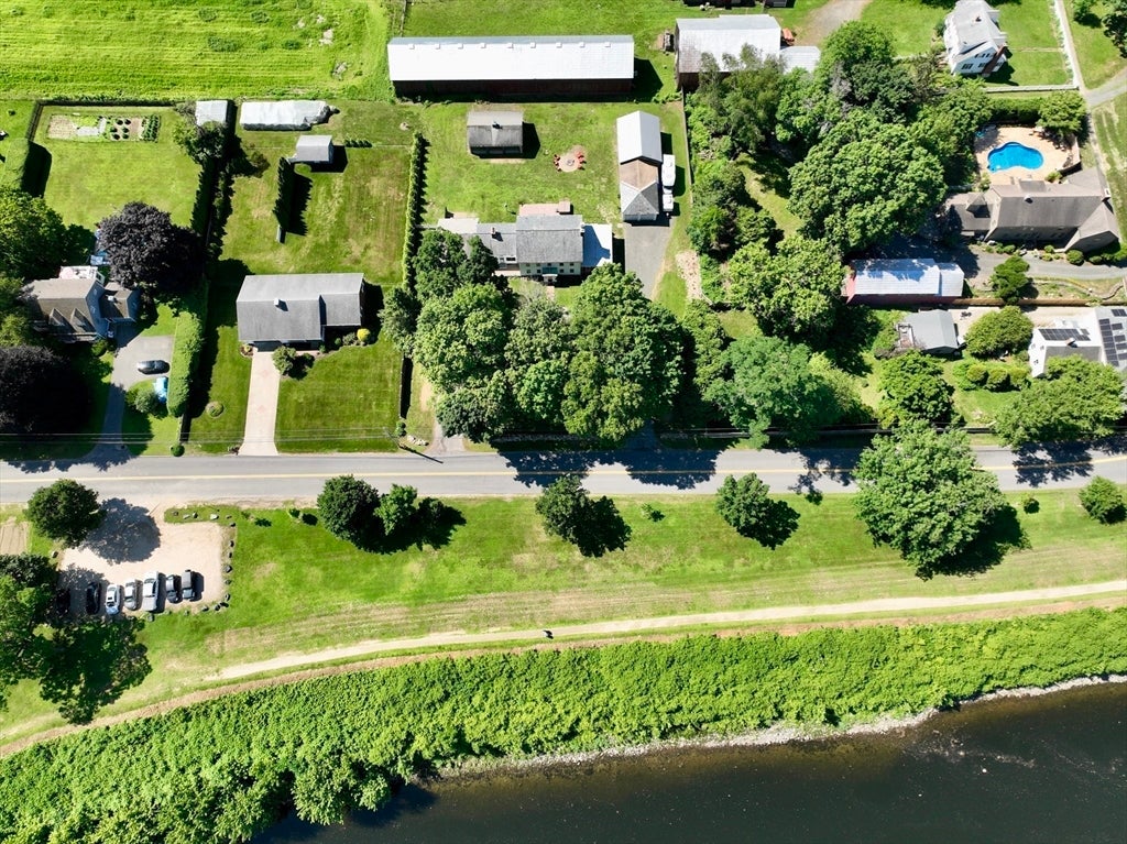 Hadley, Massachusetts, 01035, United States, 5 Bedrooms Bedrooms, ,3 BathroomsBathrooms,Residential,For Sale,1885251