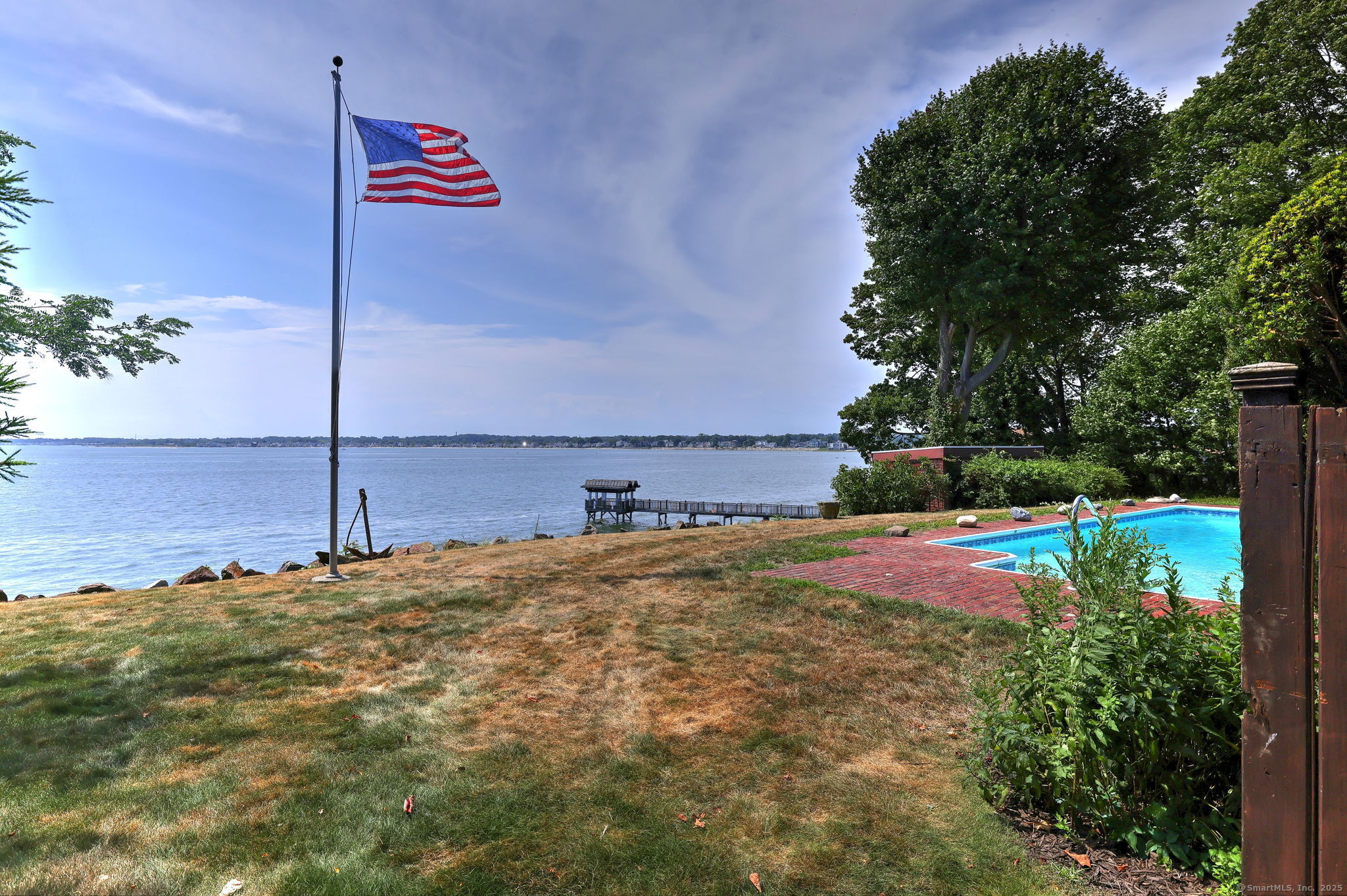 Milford, Connecticut, 06460, United States, 3 Bedrooms Bedrooms, ,2 BathroomsBathrooms,Residential,For Sale,1918107