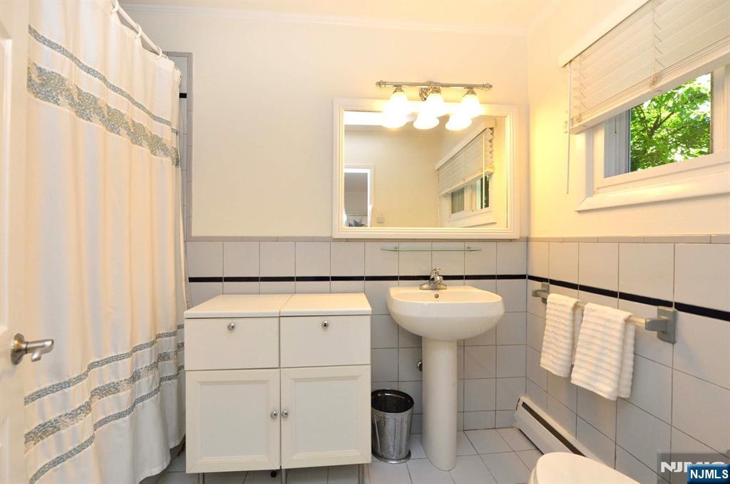 Oakland, New Jersey, 07436, United States, 3 Bedrooms Bedrooms, ,3 BathroomsBathrooms,Residential,For Sale,1934368