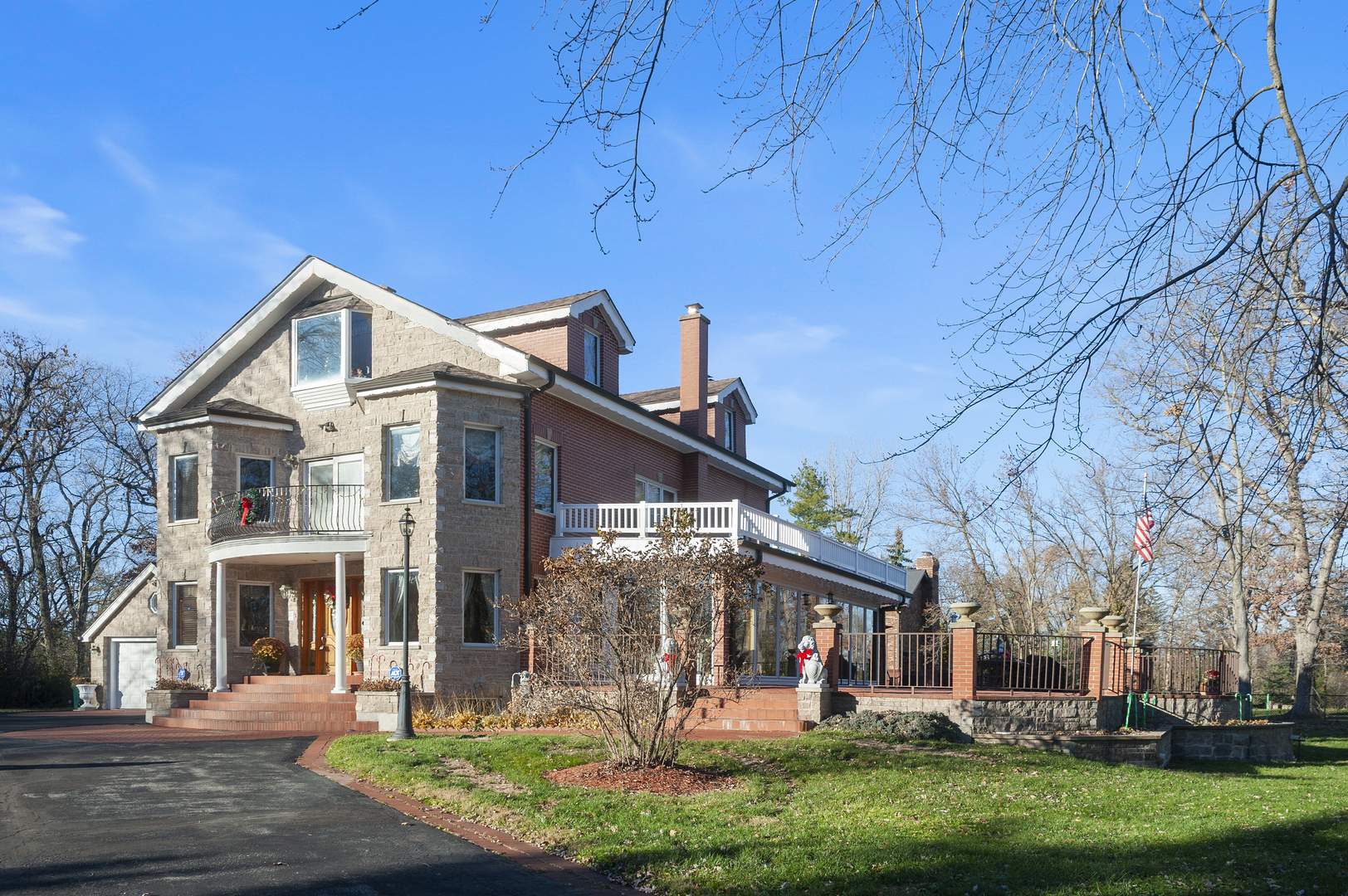 Libertyville, Illinois, 60048, United States, 4 Bedrooms Bedrooms, ,4 BathroomsBathrooms,Residential,For Sale,2003130