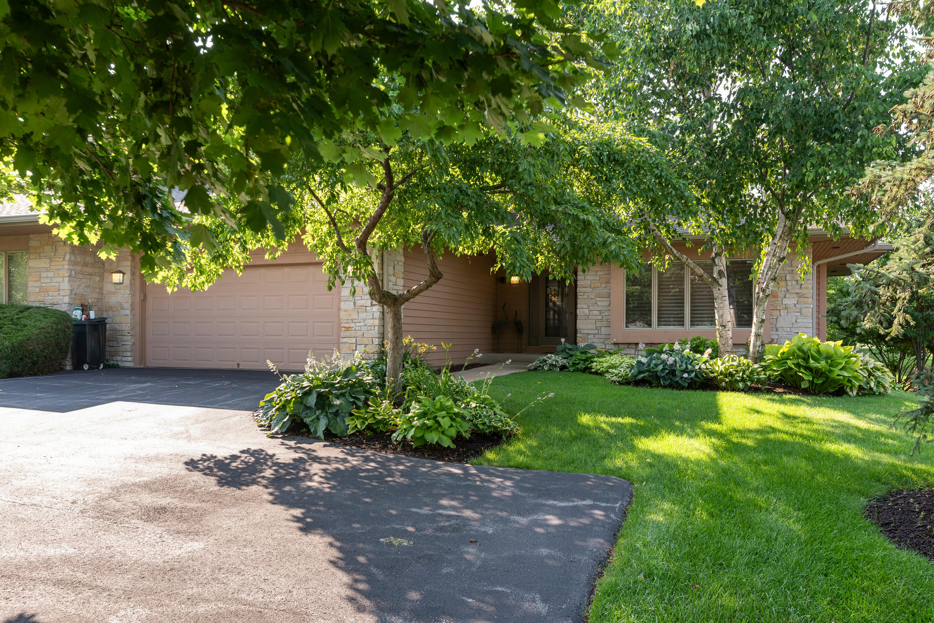 Hartland, Wisconsin, 53029, United States, 4 Bedrooms Bedrooms, ,5 BathroomsBathrooms,Residential,For Sale,1907697