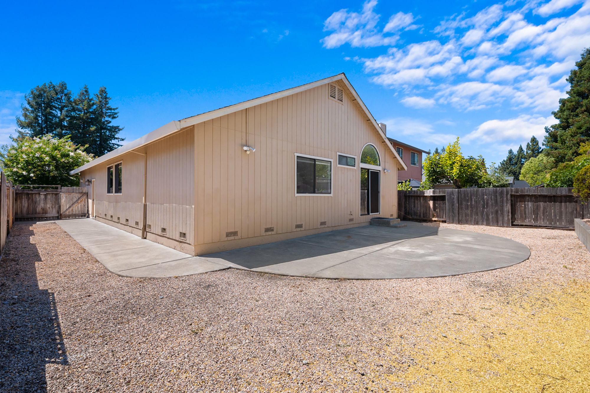  Single-level living + M Section location + owned solar + move-in ready - 物件實景