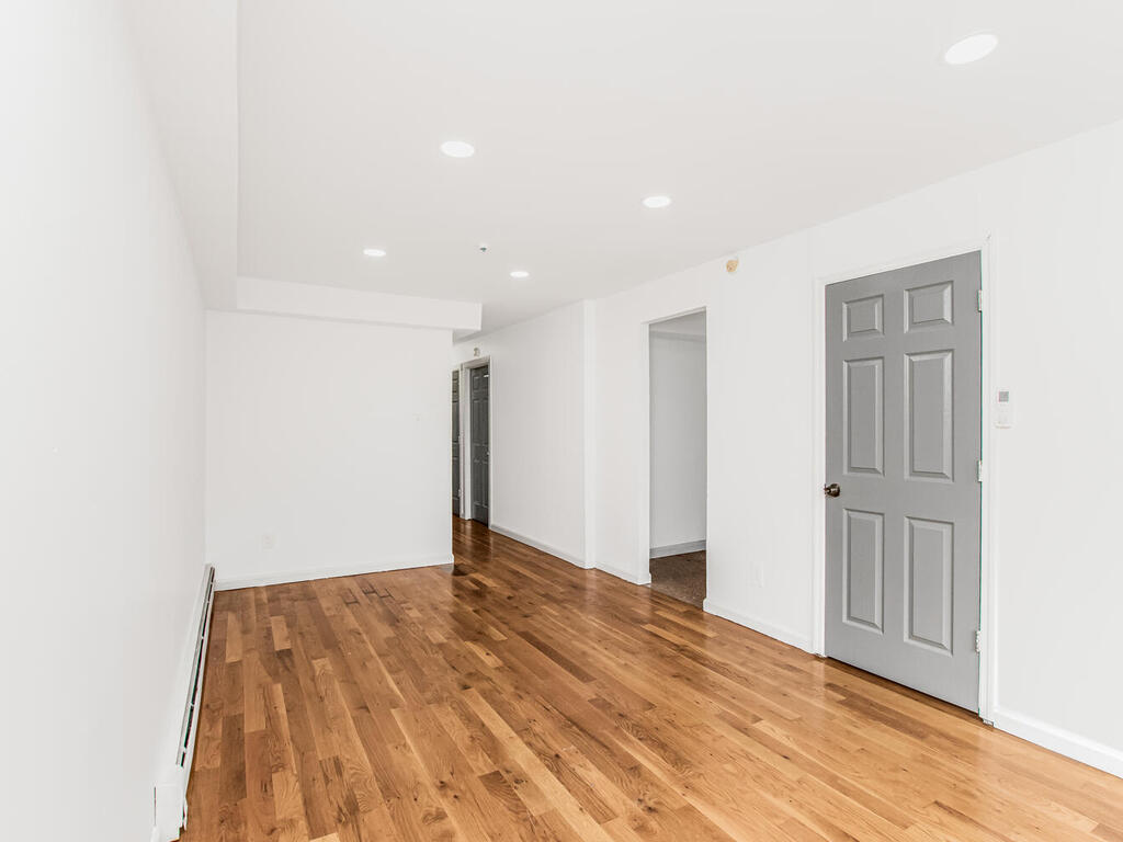 Bronx, New York, 10462, United States, 8 Bedrooms Bedrooms, ,3 BathroomsBathrooms,Residential,For Sale,1981445