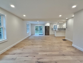 Tyngsborough, Massachusetts, 01879, United States, 4 Bedrooms Bedrooms, ,3 BathroomsBathrooms,Residential,For Sale,1980241