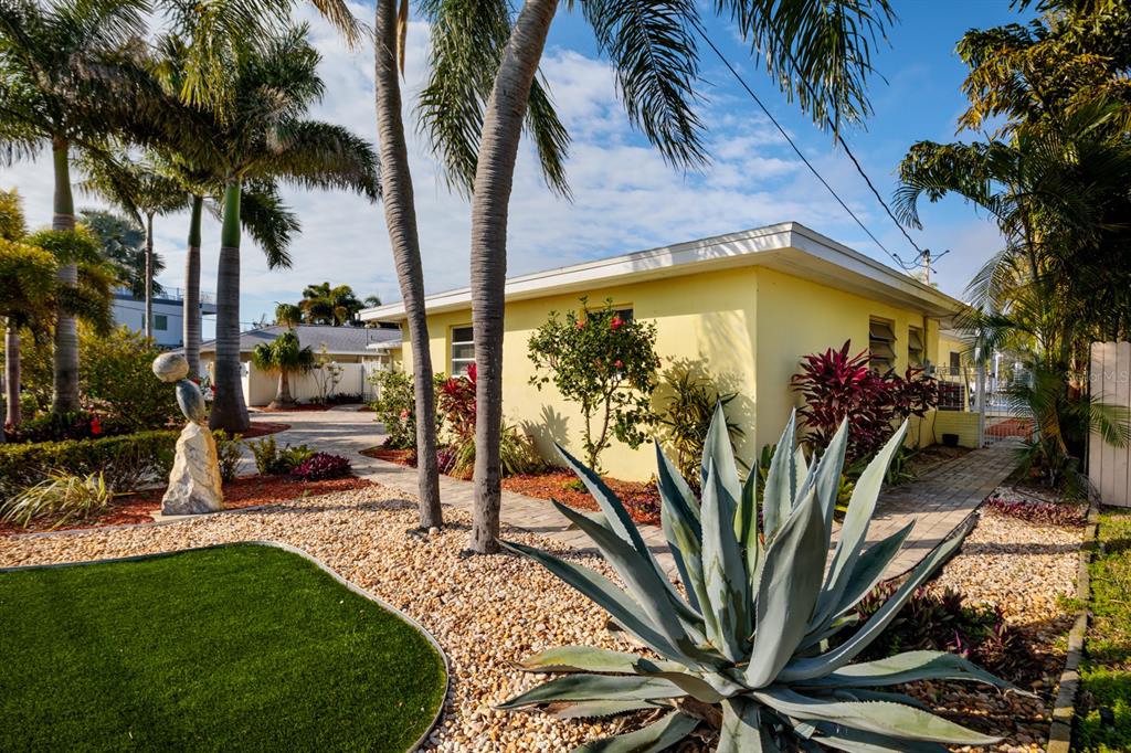 St Petersburg, Florida, 33705, United States, 3 Bedrooms Bedrooms, ,4 BathroomsBathrooms,Residential,For Sale,1793107