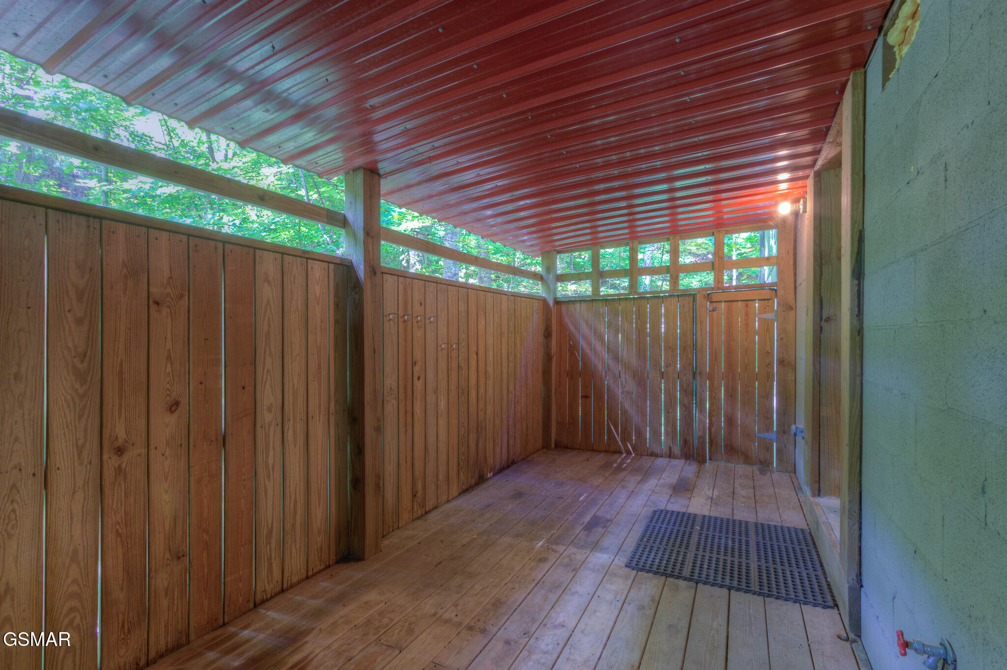 Gatlinburg, Tennessee, 37738, United States, 3 Bedrooms Bedrooms, ,4 BathroomsBathrooms,Residential,For Sale,1979752