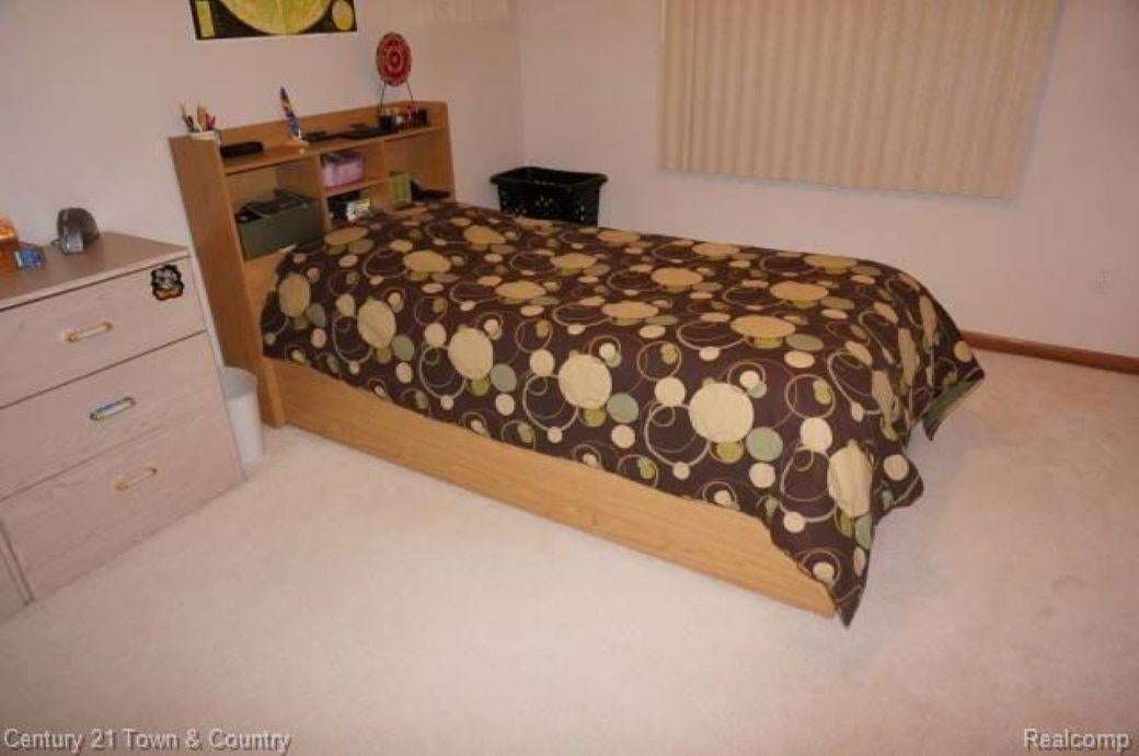 Macomb Twp, Michigan, 48044, United States, 4 Bedrooms Bedrooms, ,4 BathroomsBathrooms,Residential,For Sale,1942968