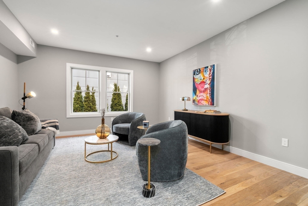 Brookline, Massachusetts, 02445, United States, 3 Bedrooms Bedrooms, ,4 BathroomsBathrooms,Residential,For Sale,1760278