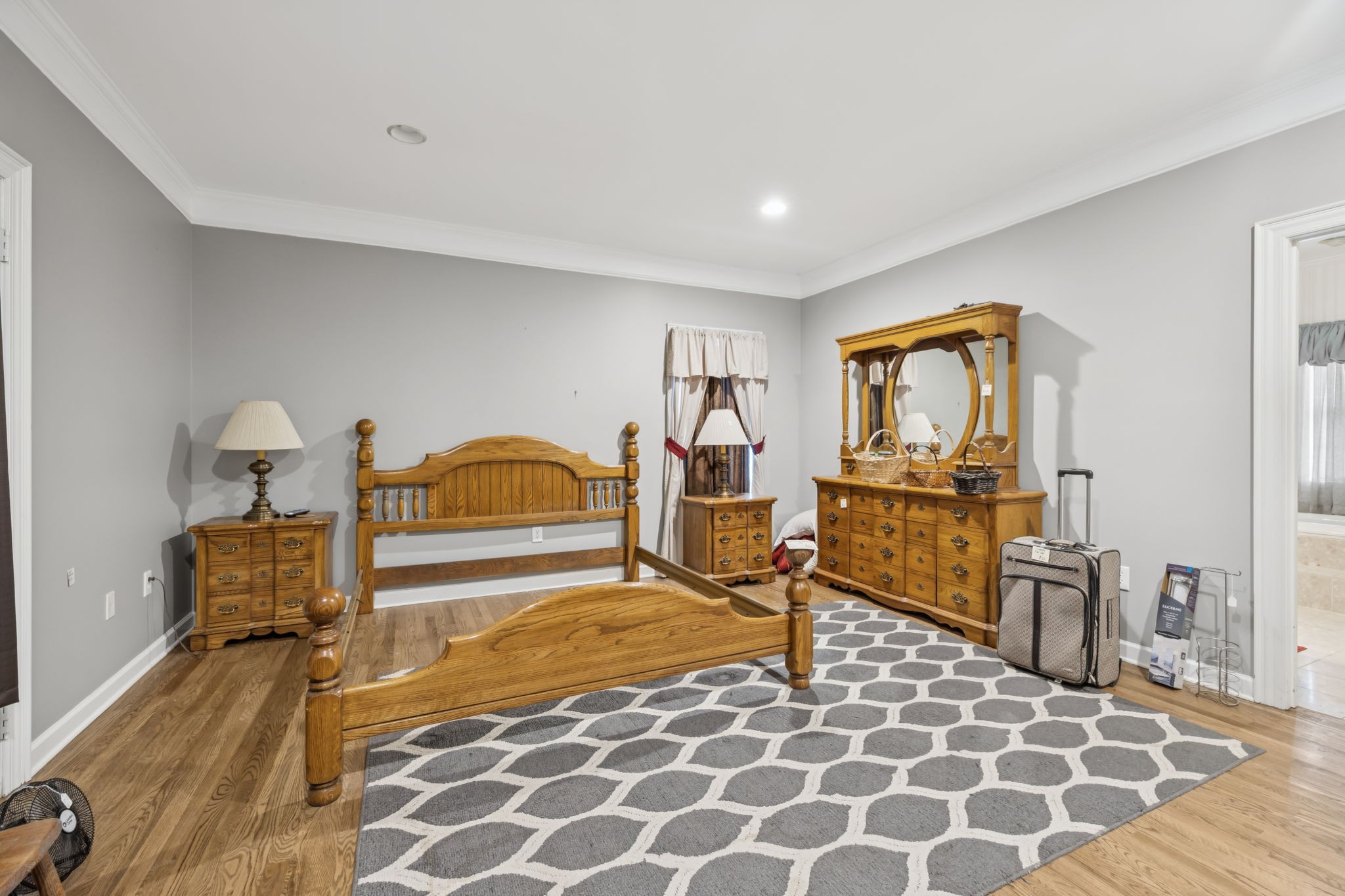 Lawrenceburg, Tennessee, 38464, United States, 5 Bedrooms Bedrooms, ,4 BathroomsBathrooms,Residential,For Sale,1918040