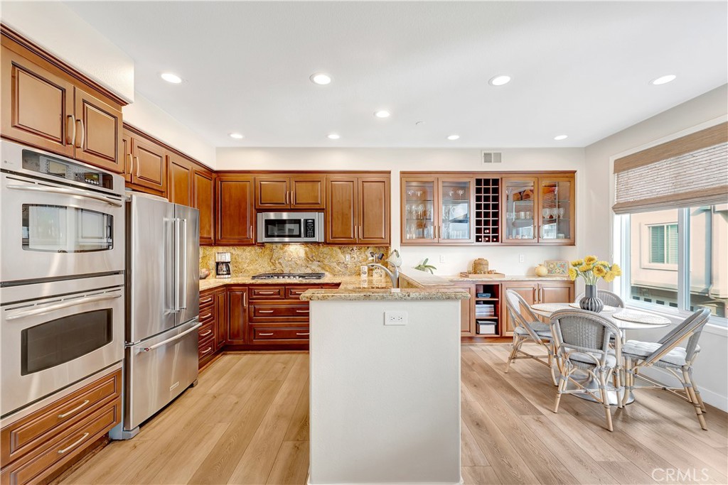 Huntington Beach, California, 92648, United States, 2 Bedrooms Bedrooms, ,3 BathroomsBathrooms,Residential,For Sale,1992033