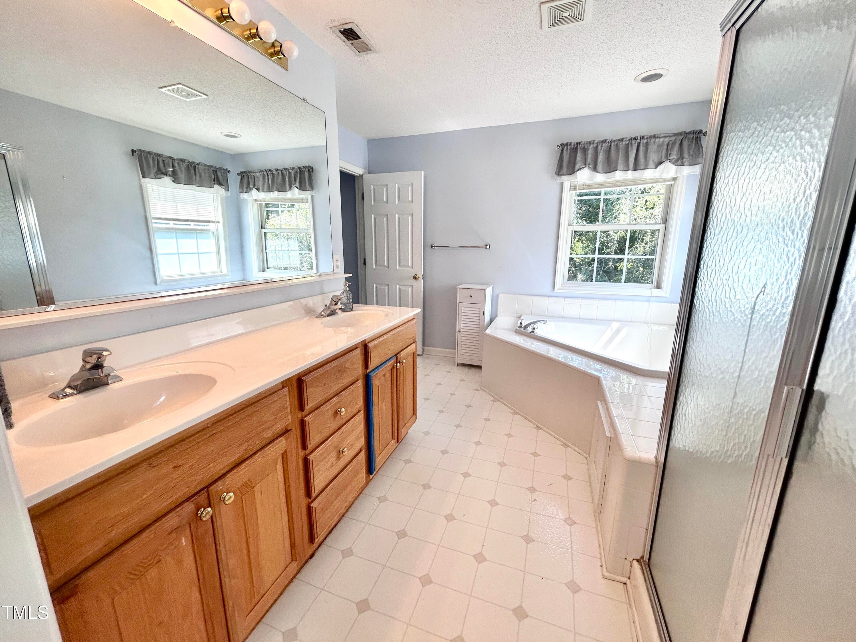 Chapel Hill, North Carolina, 27516, United States, 4 Bedrooms Bedrooms, ,3 BathroomsBathrooms,Residential,For Sale,1906764