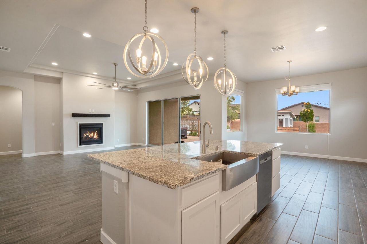 Rio Rancho, New Mexico, 87124, United States, 4 Bedrooms Bedrooms, ,4 BathroomsBathrooms,Residential,For Sale,1919636
