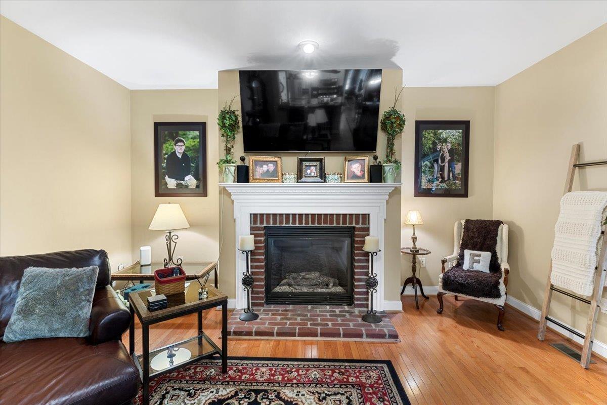 Blacksburg, Virginia, 24060, United States, 5 Bedrooms Bedrooms, ,4 BathroomsBathrooms,Residential,For Sale,1828215