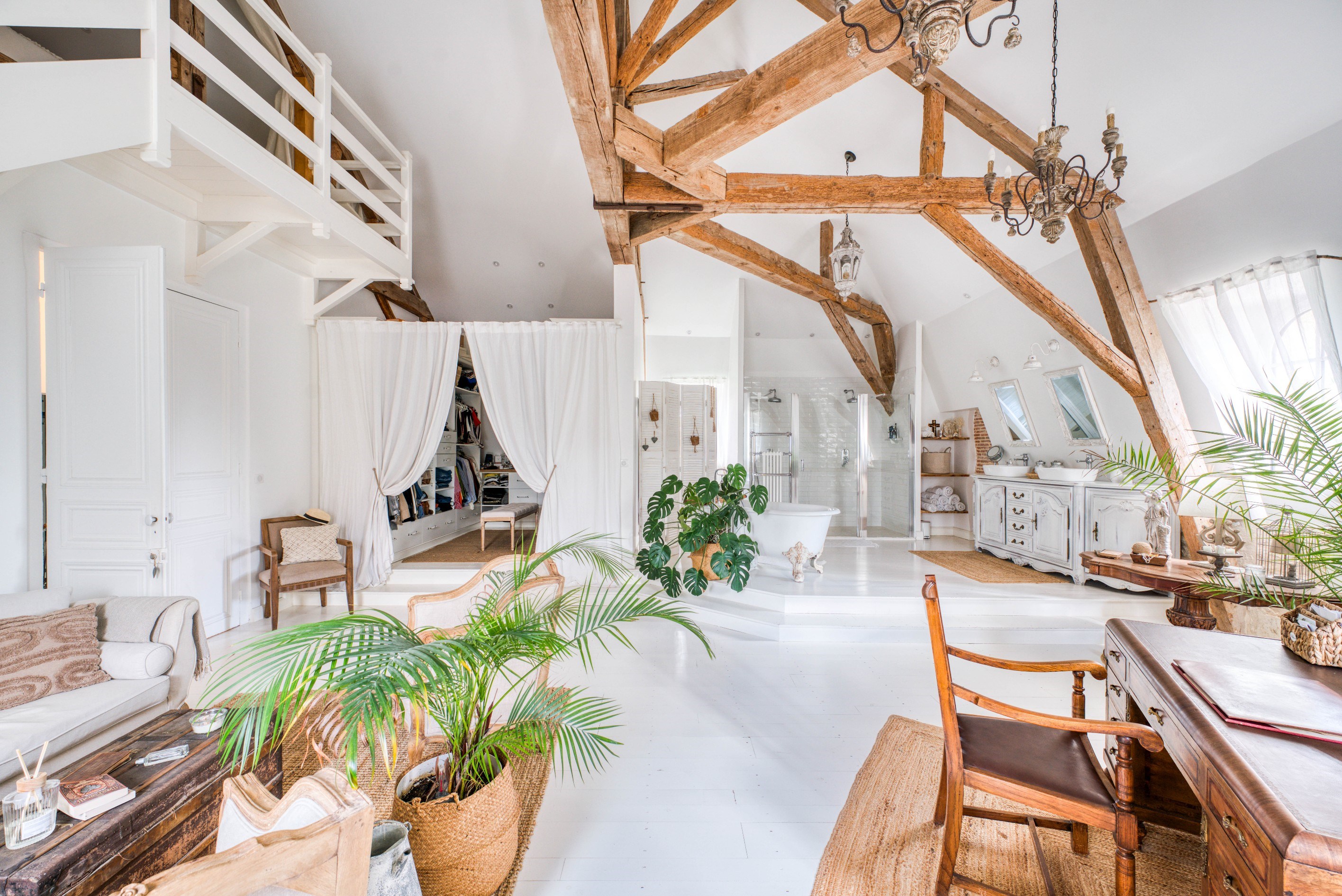  EXCEPTIONAL CHÂTEAU LOCATED IN CHARENTE MARITIME – PRESTIGIOUS ESTATE WITH GUES… - 物件實景