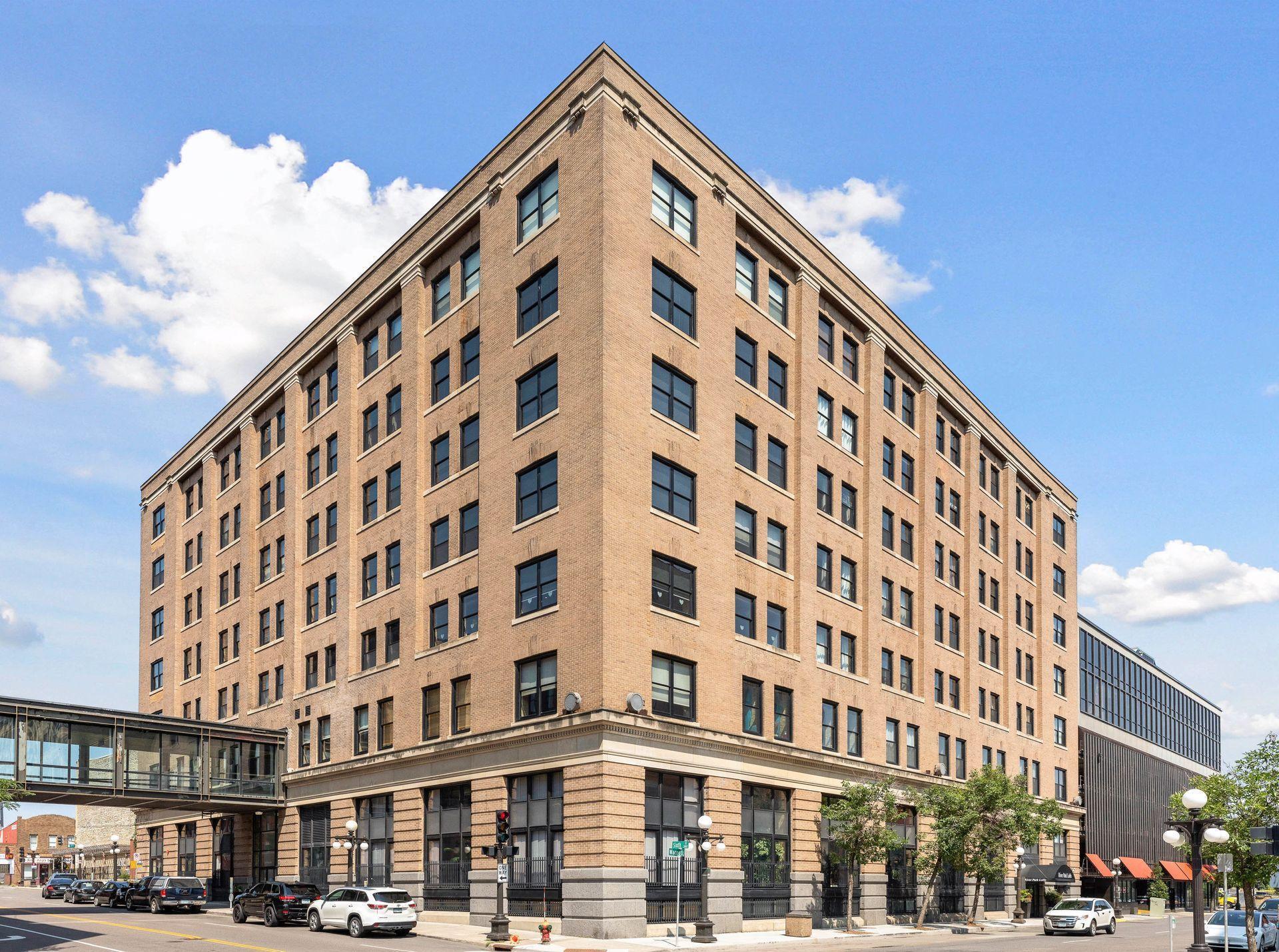 Saint Paul, Minnesota, 55101, United States, 2 Bedrooms Bedrooms, ,1 BathroomBathrooms,Residential,For Sale,1794377