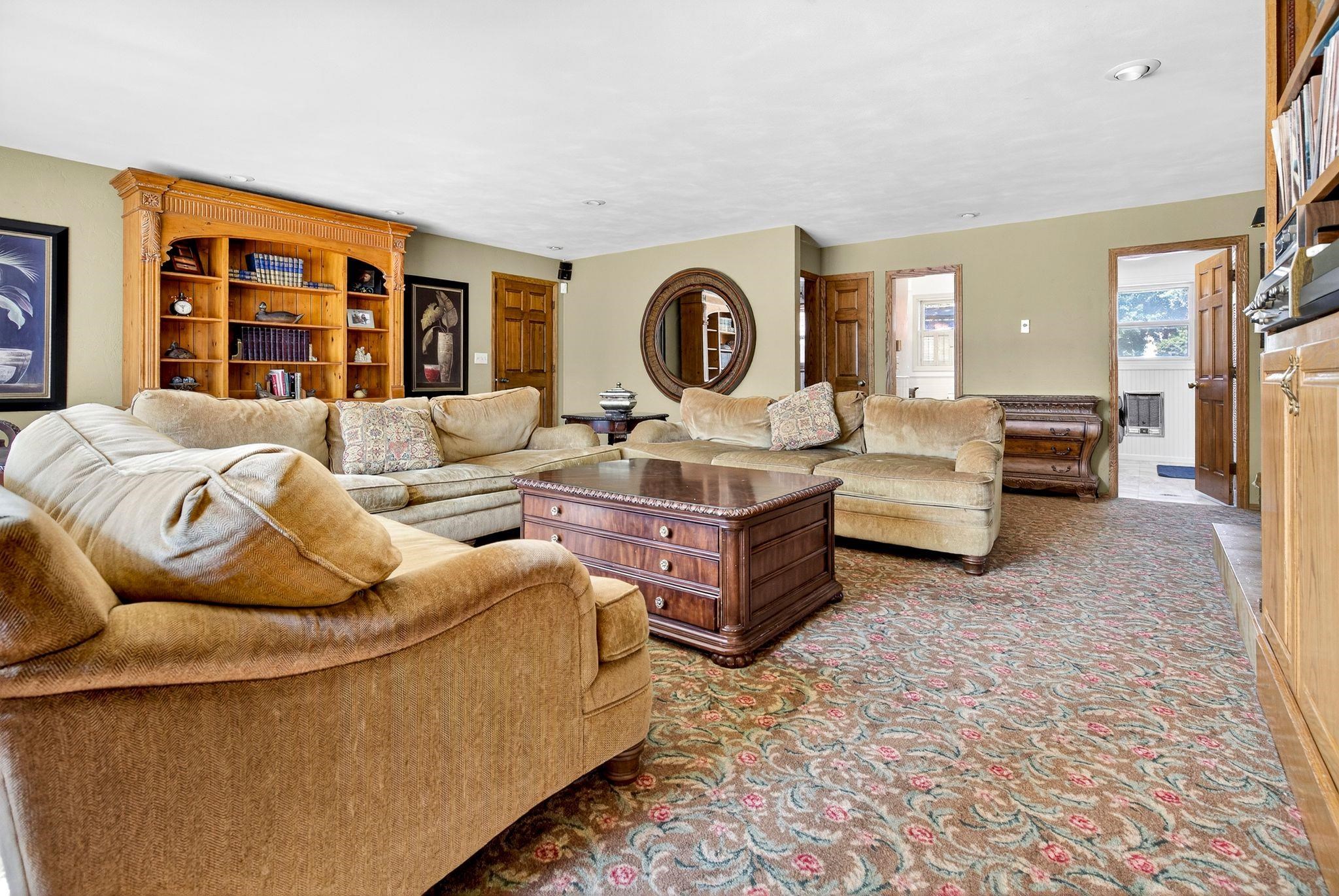 Hortonville, Wisconsin, 54944-9435, United States, 5 Bedrooms Bedrooms, ,4 BathroomsBathrooms,Residential,For Sale,1977478