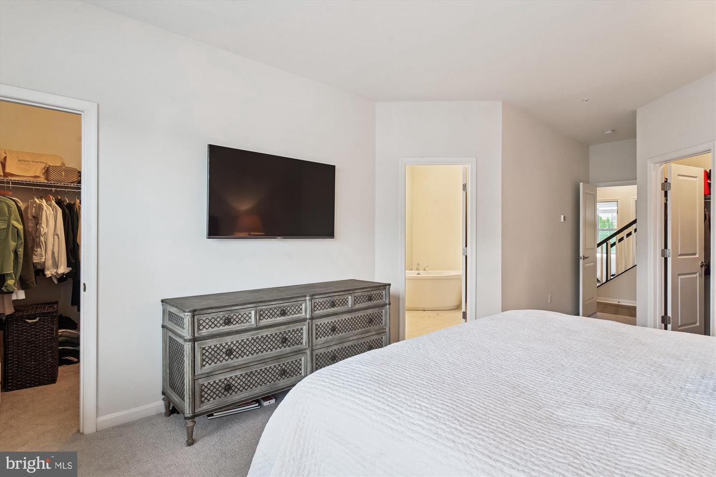 Frederick, Maryland, 21701, United States, 4 Bedrooms Bedrooms, ,4 BathroomsBathrooms,Residential,For Sale,1996927