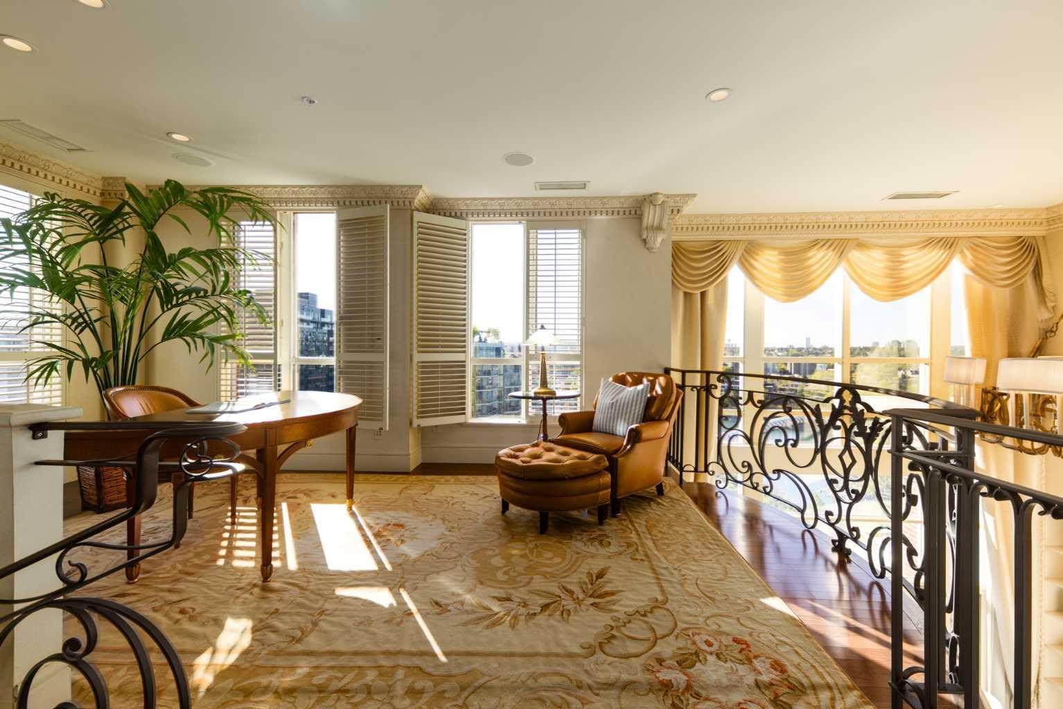 CALGARY, Alberta, T2P 5J9, CA, 2 Bedrooms Bedrooms, ,6 BathroomsBathrooms,Residential,For Sale,1987671