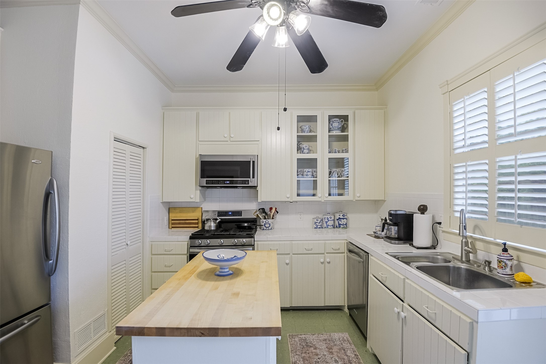 Waxahachie, Texas, 75165, United States, 5 Bedrooms Bedrooms, ,4 BathroomsBathrooms,Residential,For Sale,1940527