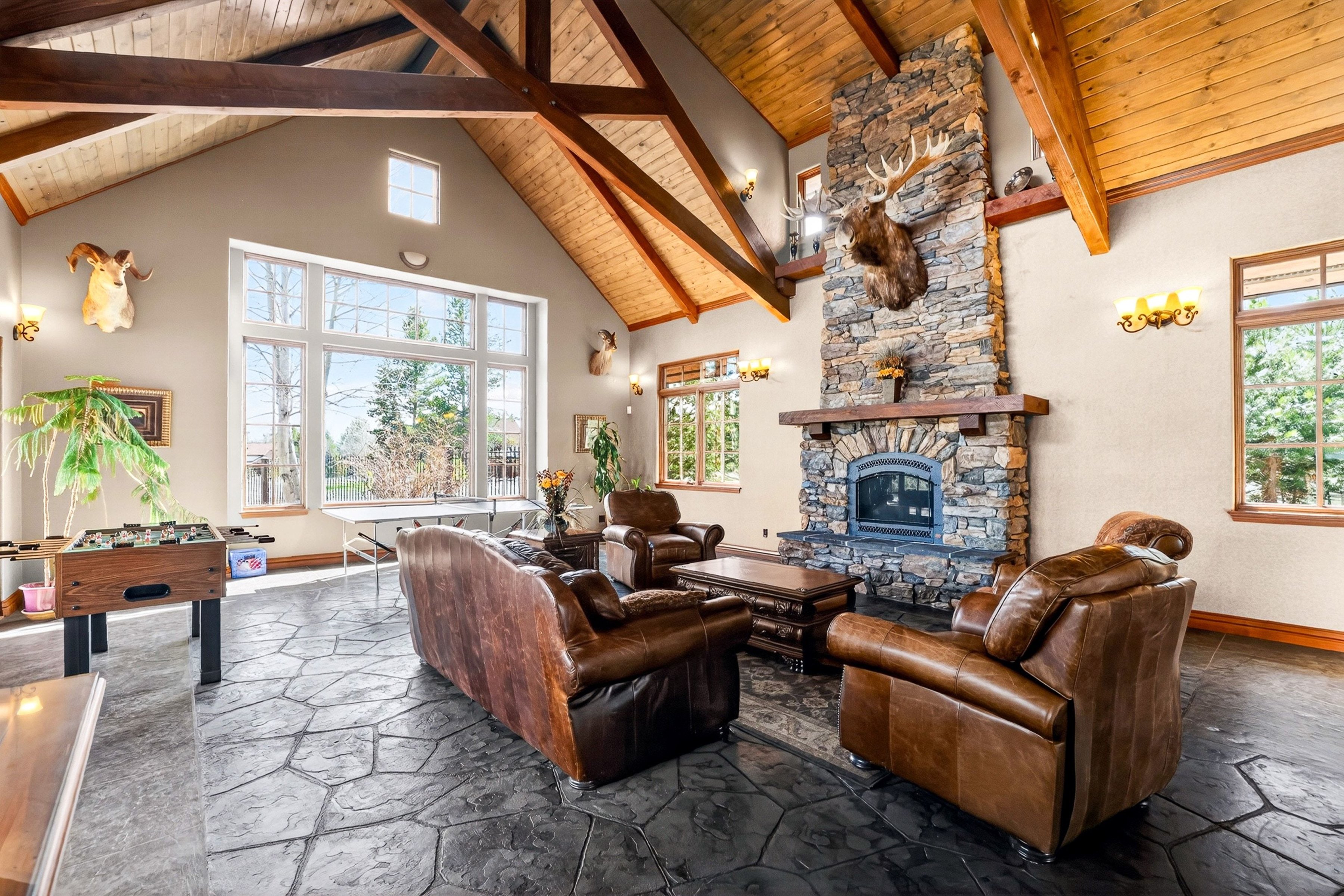  Stunning Home with Payette River Frontage on 2.66 Acres in McCall, Idaho - 物件實景