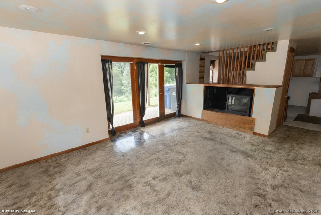 Montville, Connecticut, 06382, United States, 5 Bedrooms Bedrooms, ,3 BathroomsBathrooms,Residential,For Sale,1895658