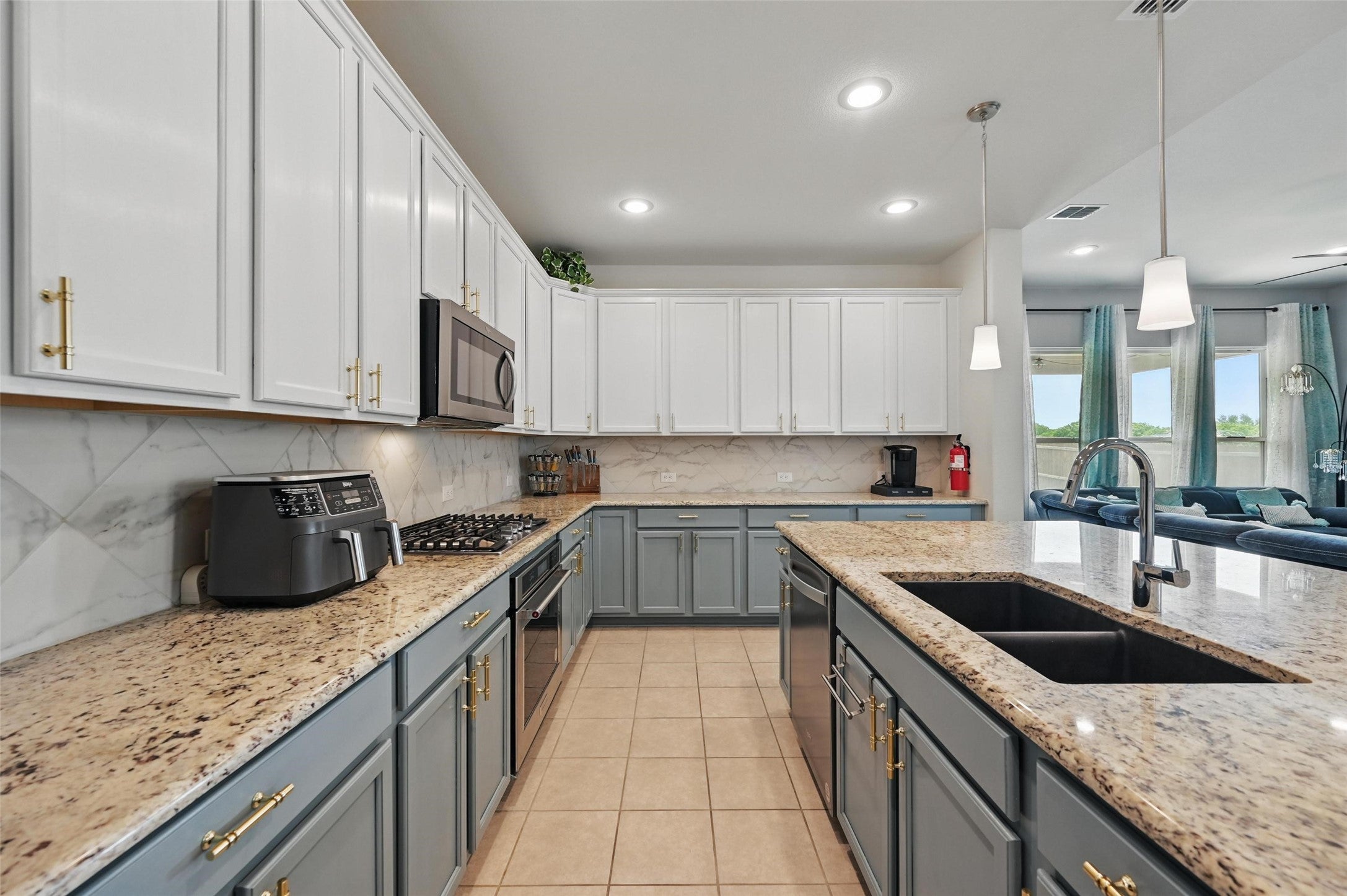 Fort Worth, Texas, 76052, United States, 4 Bedrooms Bedrooms, ,4 BathroomsBathrooms,Residential,For Sale,1980397