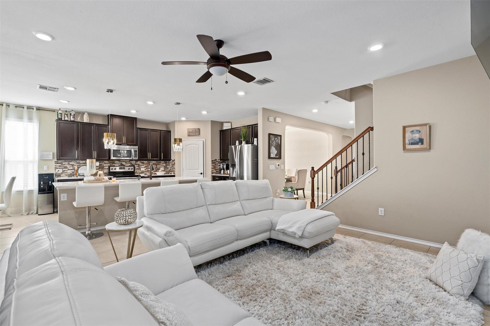 Austin, Texas, 78744, United States, 5 Bedrooms Bedrooms, ,4 BathroomsBathrooms,Residential,For Sale,1975896