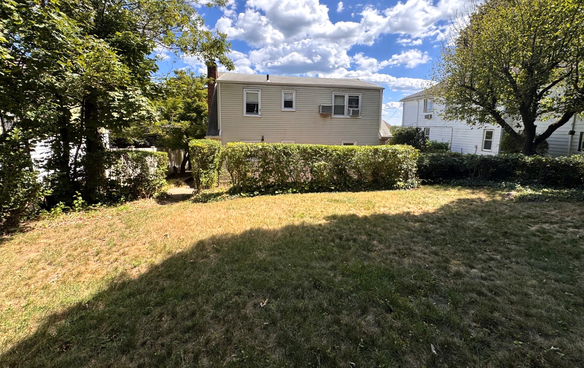 Yonkers, New York, 10703, United States, 3 Bedrooms Bedrooms, ,2 BathroomsBathrooms,Residential,For Sale,1942692