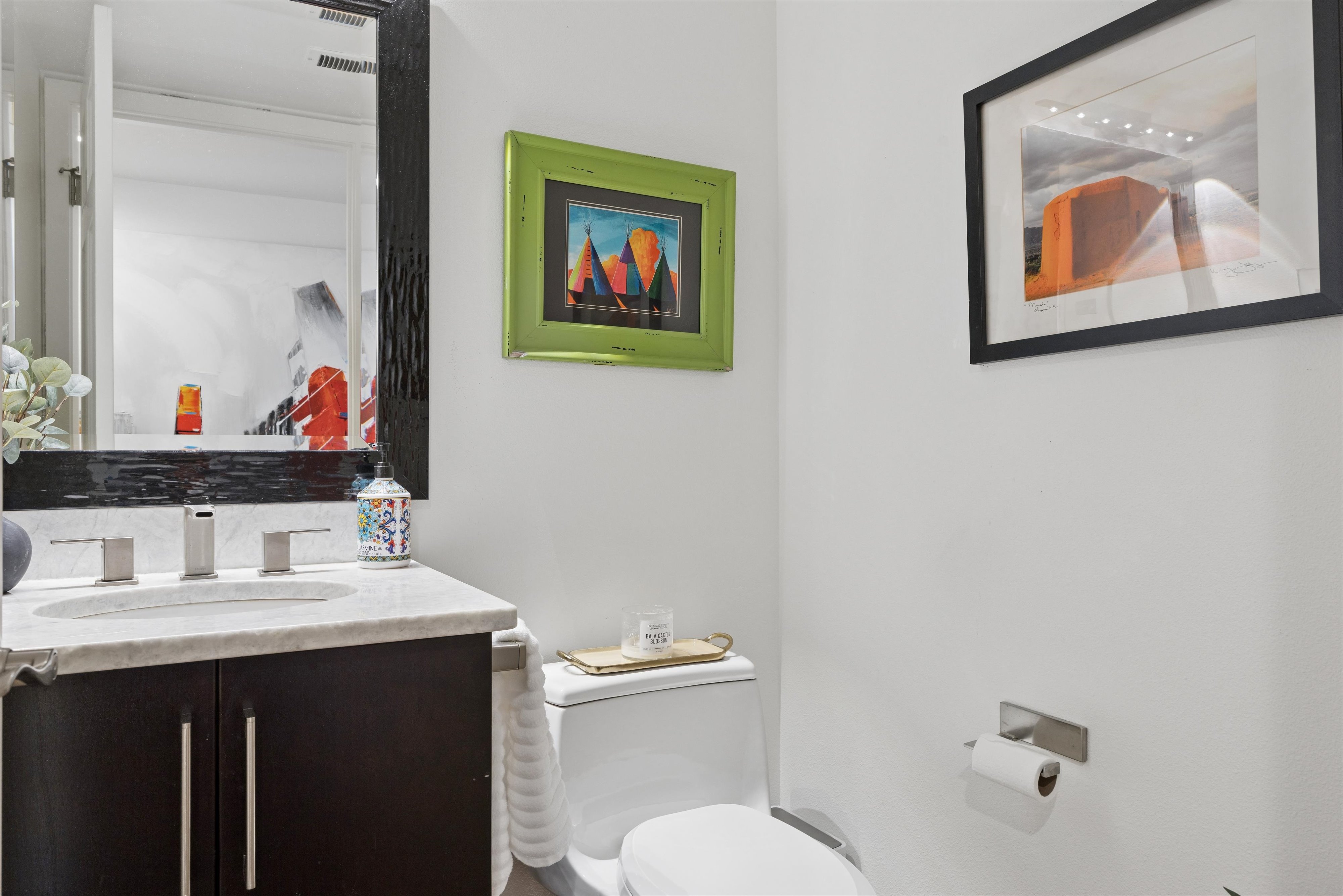  A Rare Offering: Five Bedrooms & Four Bathrooms Thoughtfully Designed Townhome - 物件實景