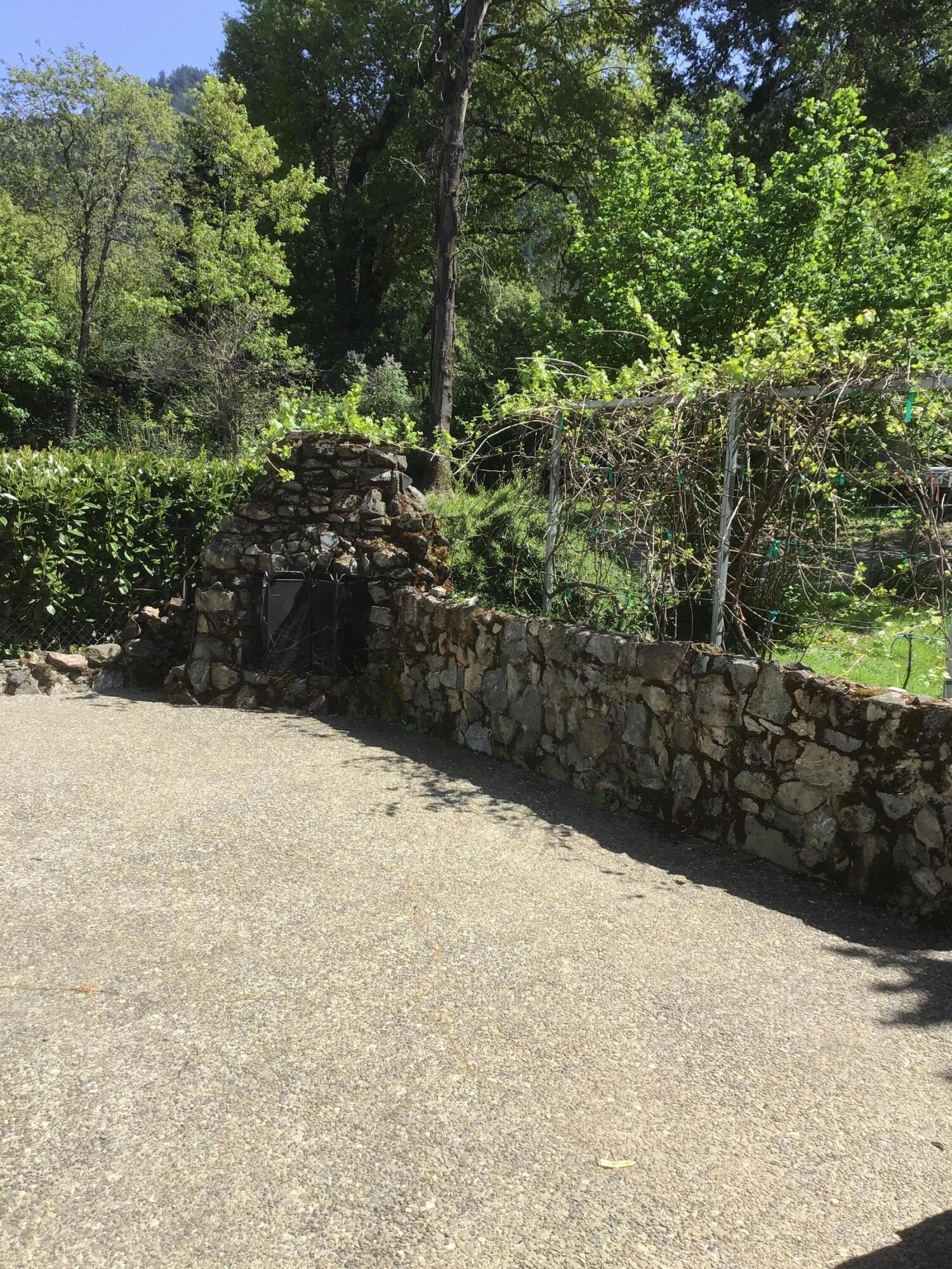 Grants Pass, Oregon, 97527, United States, 4 Bedrooms Bedrooms, ,3 BathroomsBathrooms,Residential,For Sale,1984338